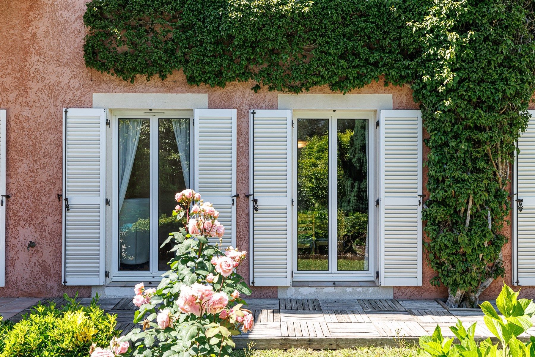 villa 5 Rooms for sale on VILLENEUVE LOUBET (06270)