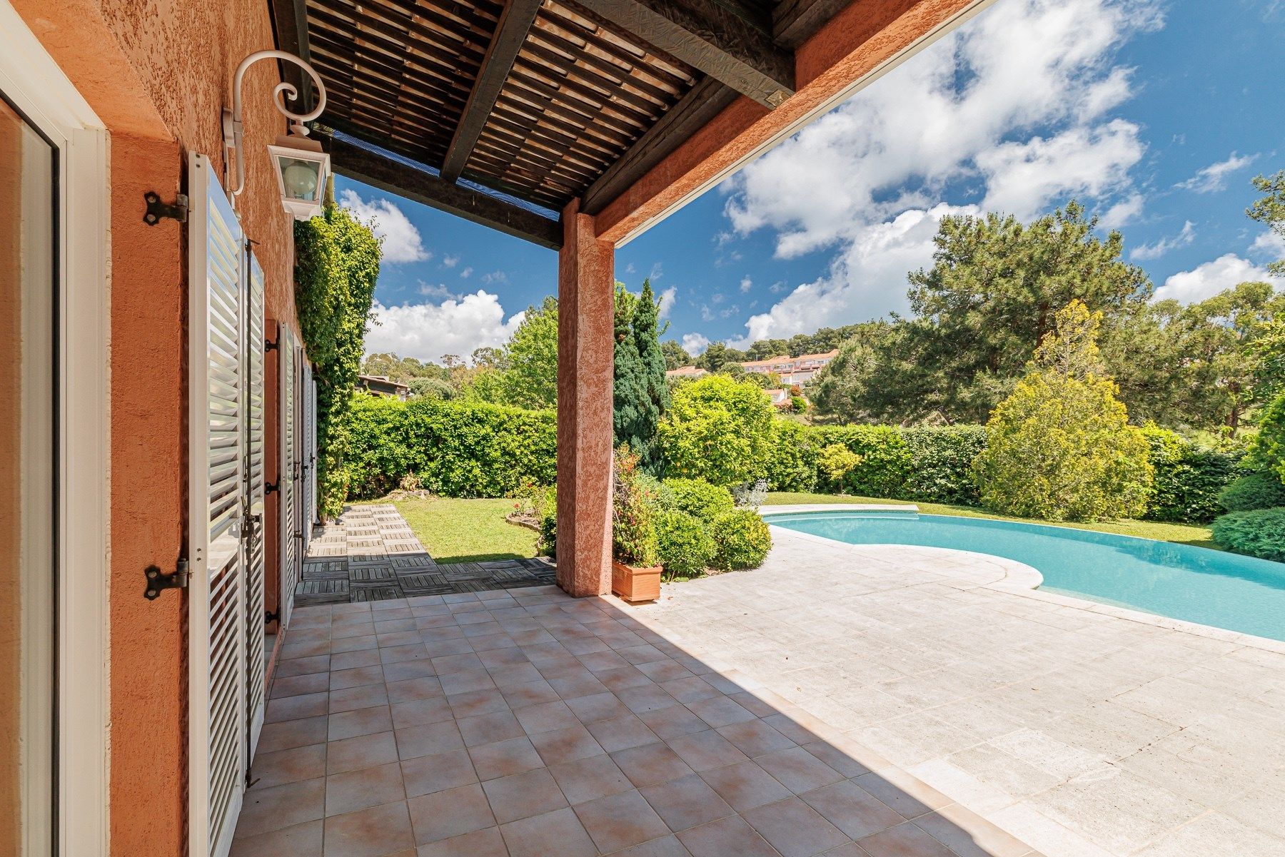 villa 5 Rooms for sale on VILLENEUVE LOUBET (06270)