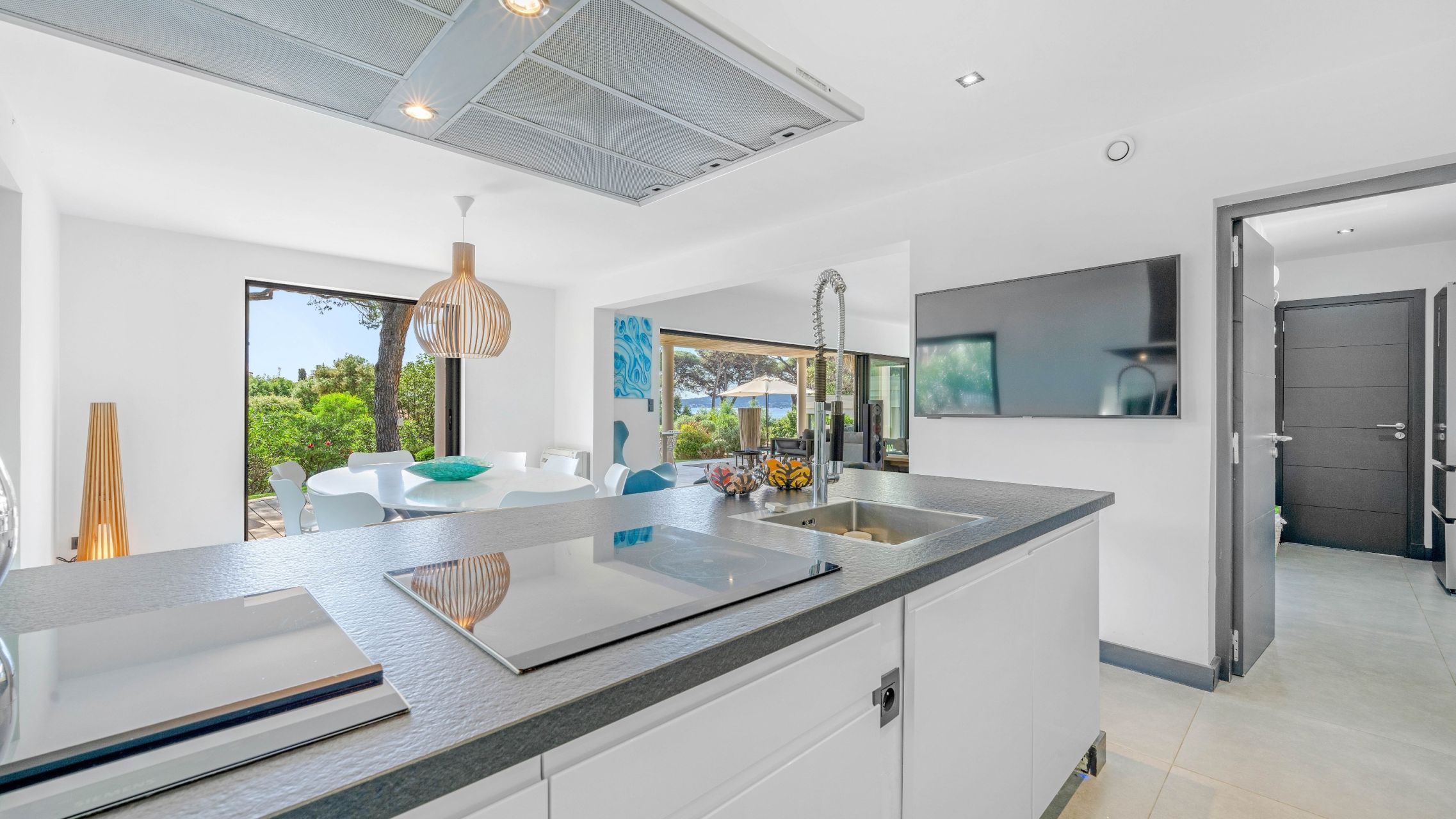 contemporary house 10 Rooms for sale on GRIMAUD (83310)