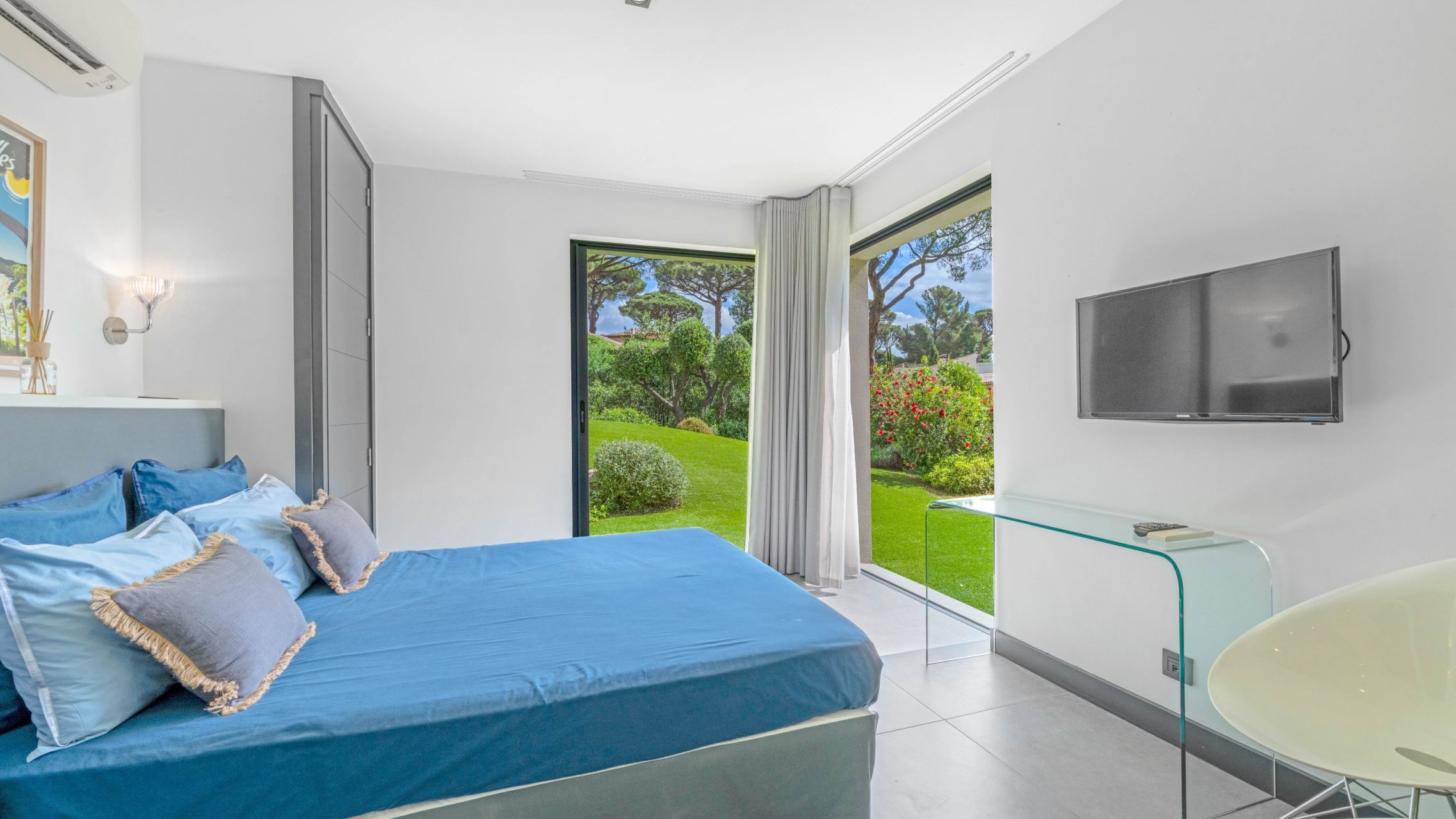 contemporary house 10 Rooms for sale on GRIMAUD (83310)