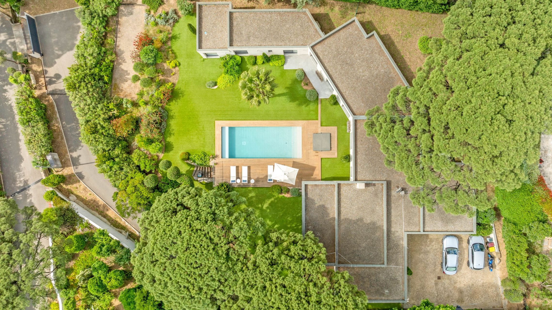 contemporary house 10 Rooms for sale on GRIMAUD (83310)