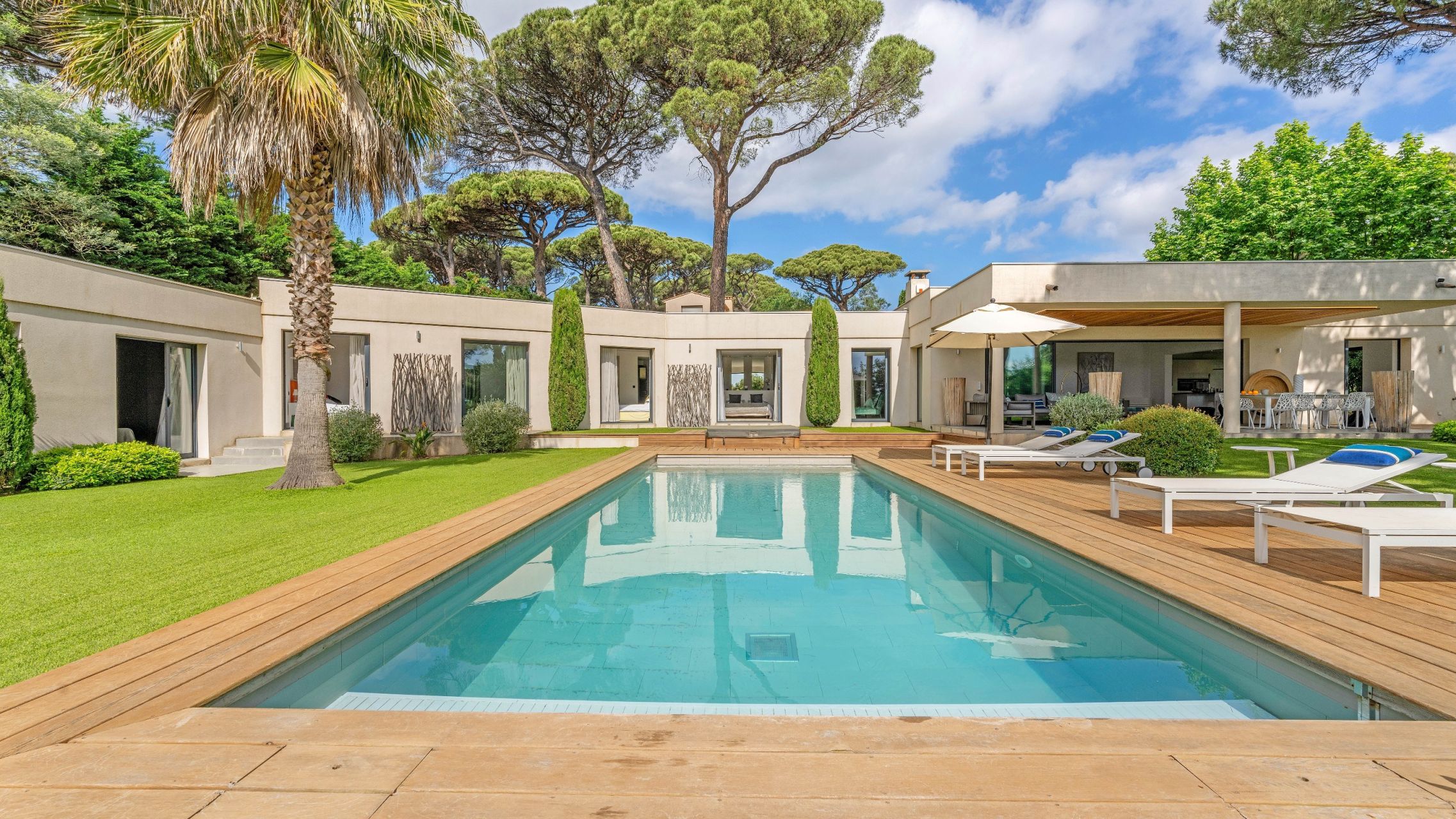 contemporary house 10 Rooms for sale on GRIMAUD (83310)