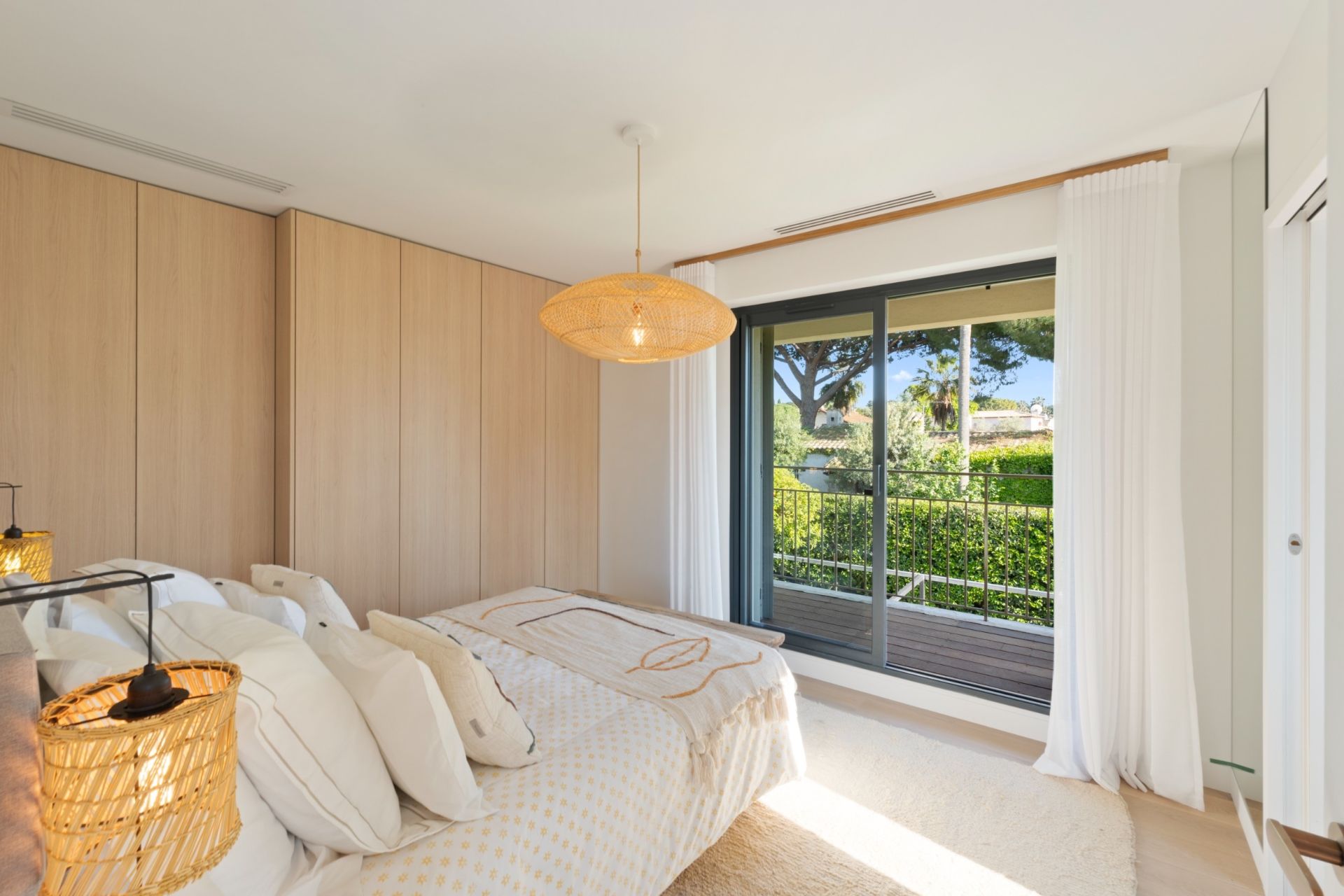 villa 5 Pièces en vente sur CAP D ANTIBES (06160)