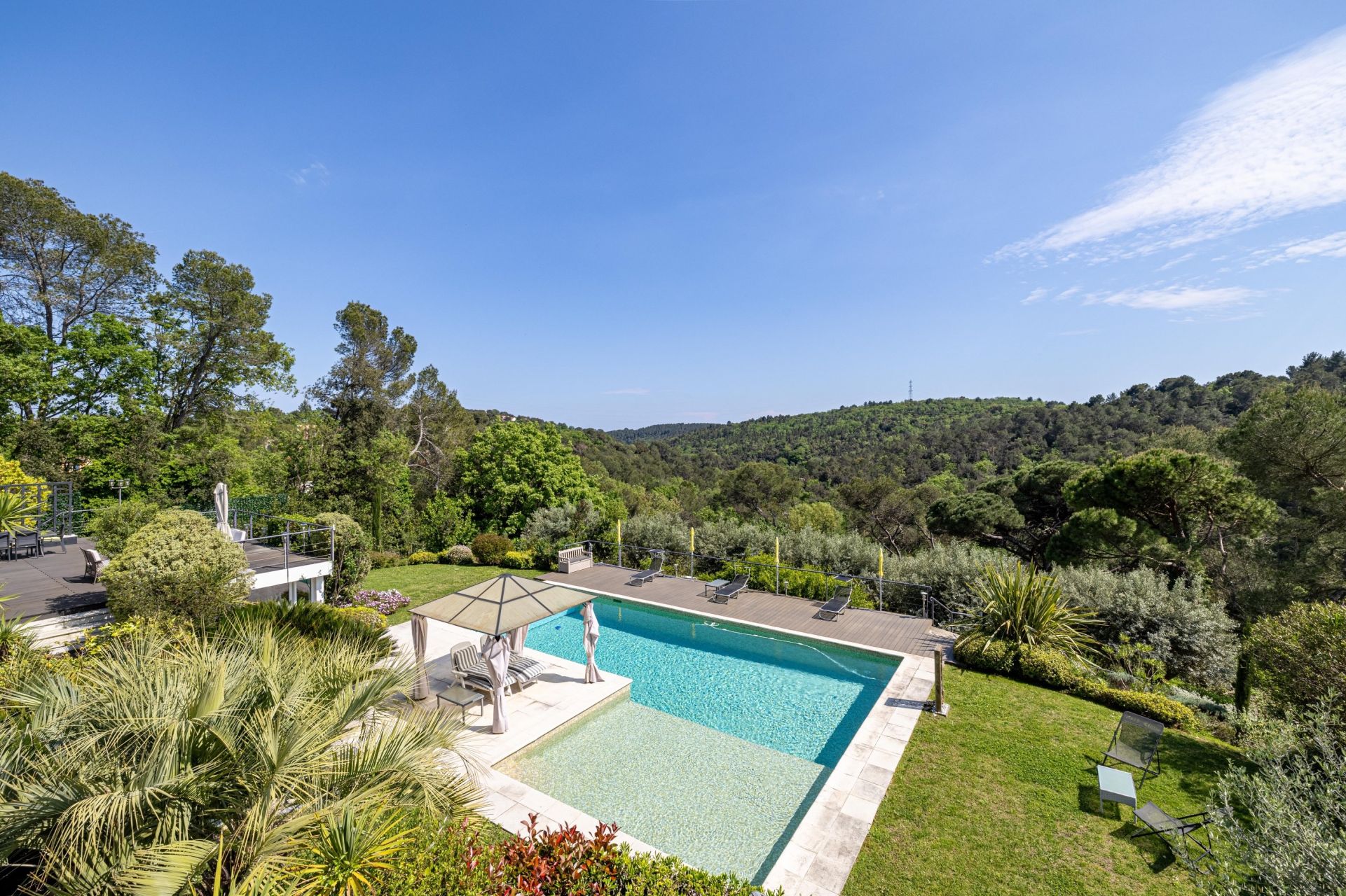 villa 9 Rooms for sale on VALBONNE (06560)