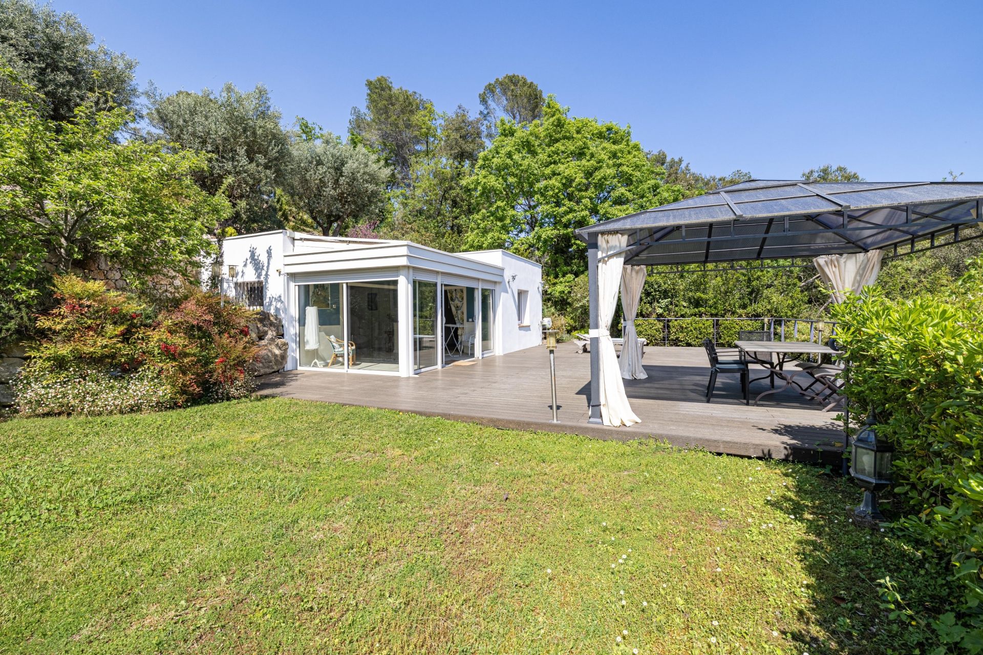 villa 9 Pièces en vente sur VALBONNE (06560)