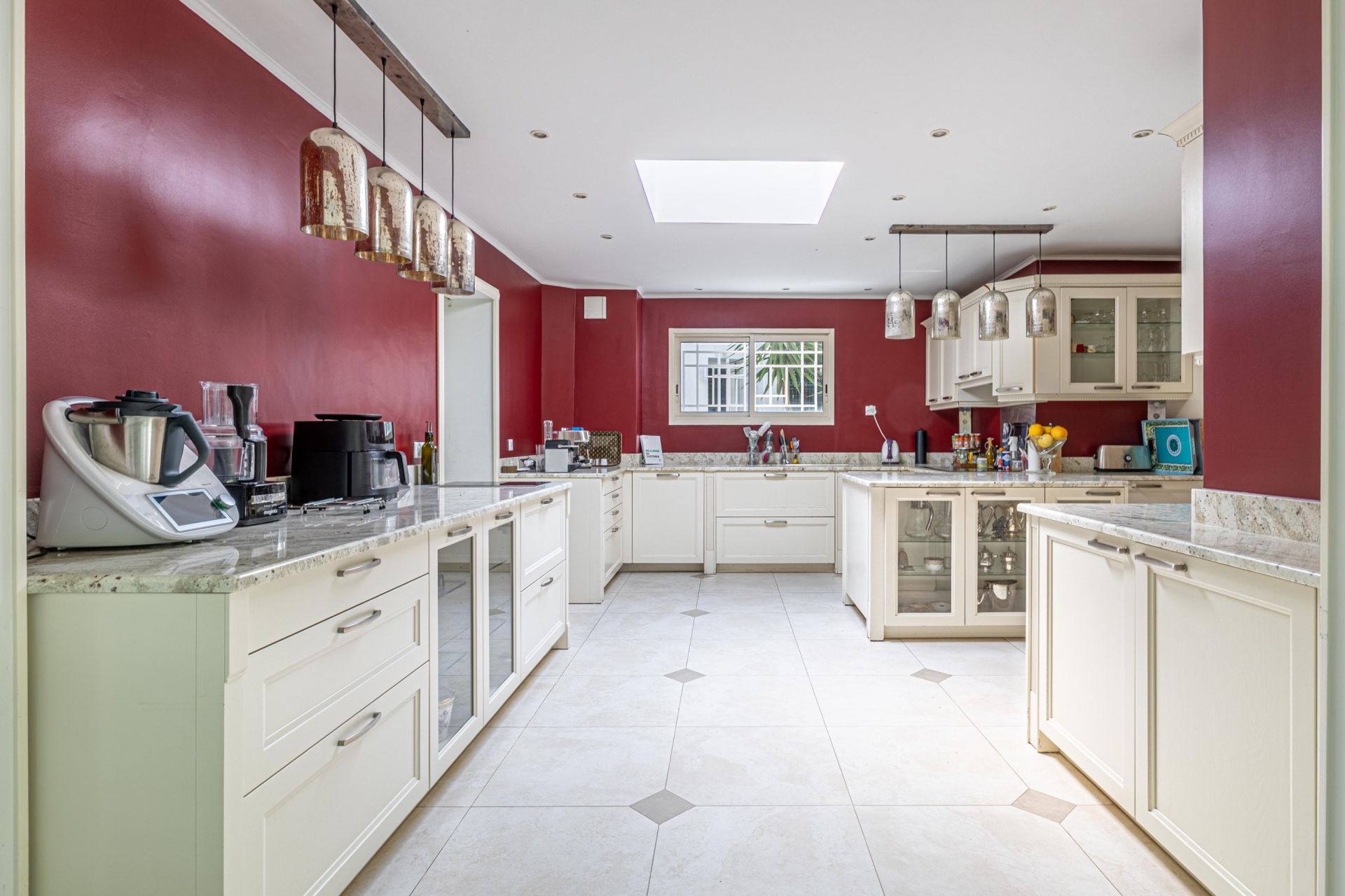 villa 9 Rooms for sale on VALBONNE (06560)