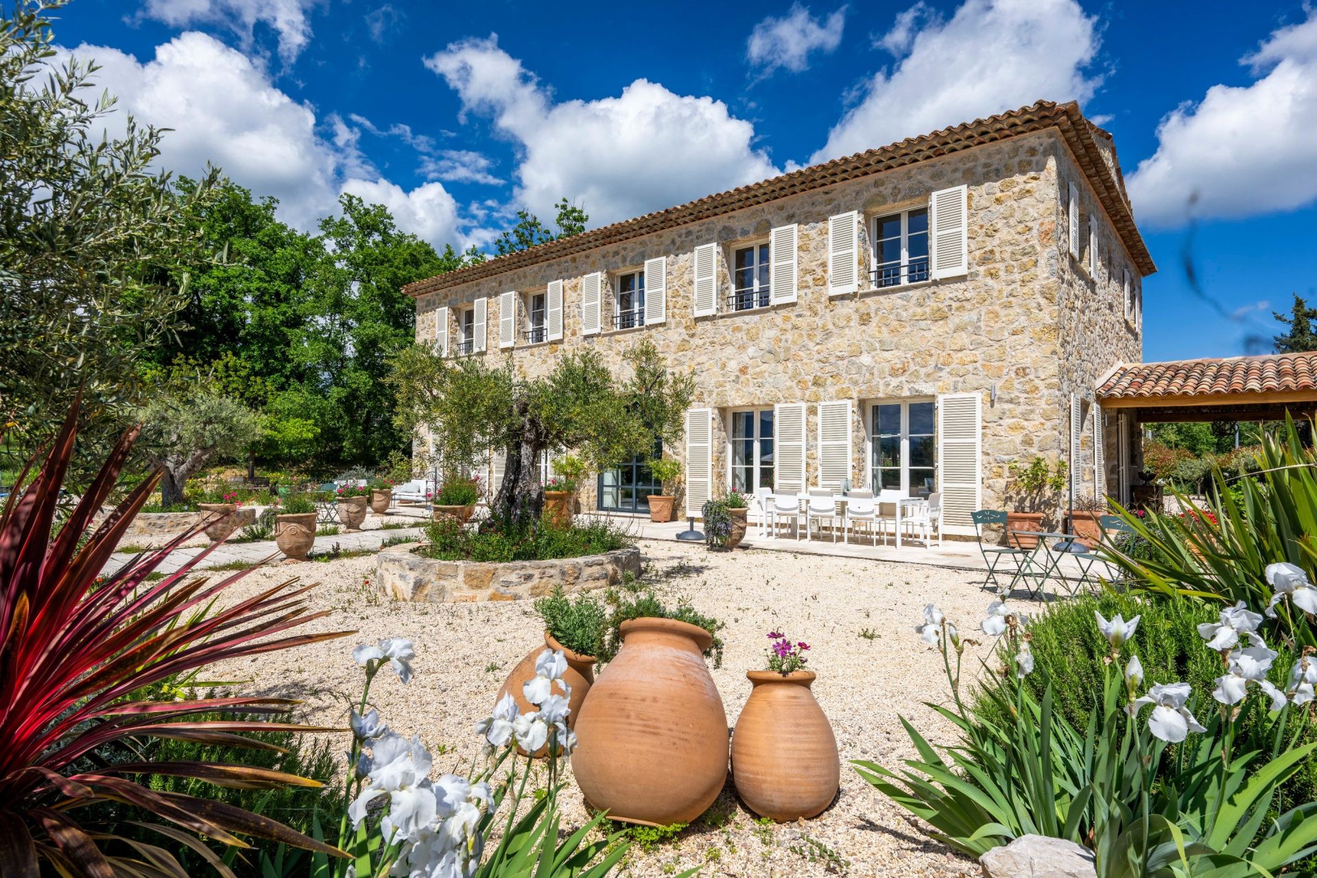 maison provençale 8 Pièces en vente sur TOURRETTES (83440)