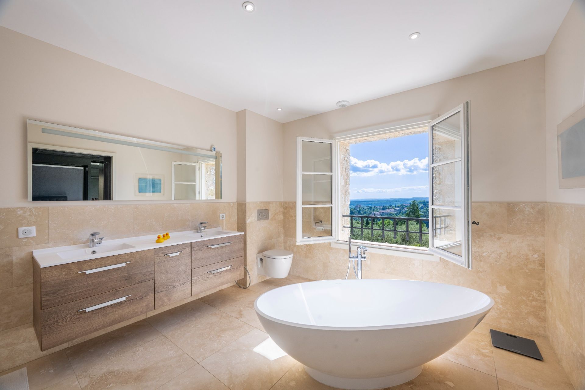 maison provençale 8 Pièces en vente sur TOURRETTES (83440)