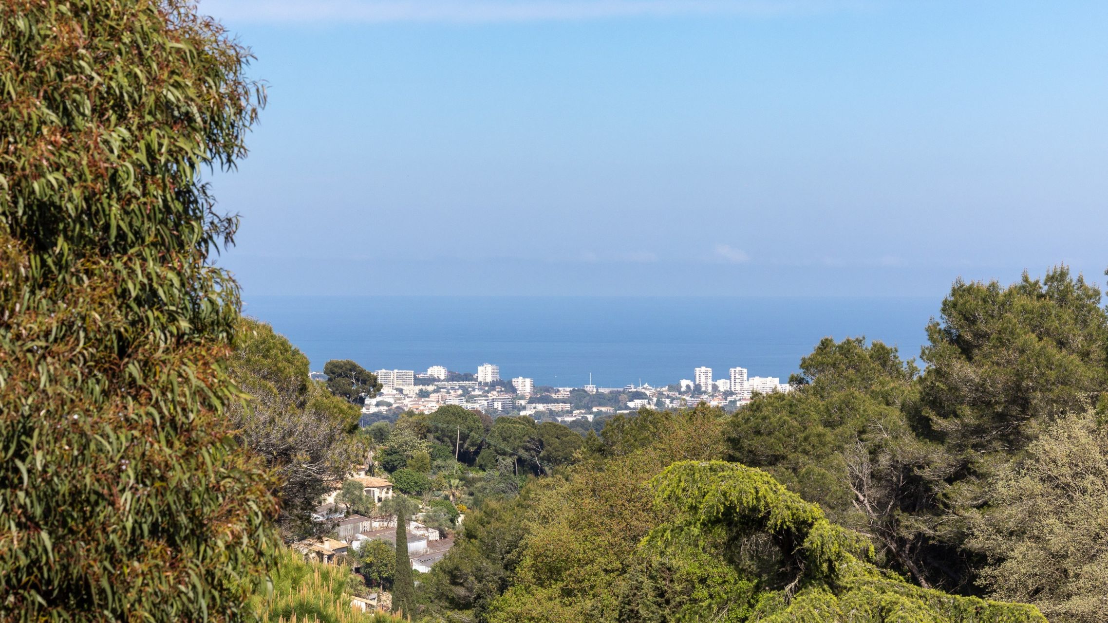 villa 10 Pièces en vente sur VALLAURIS (06220)