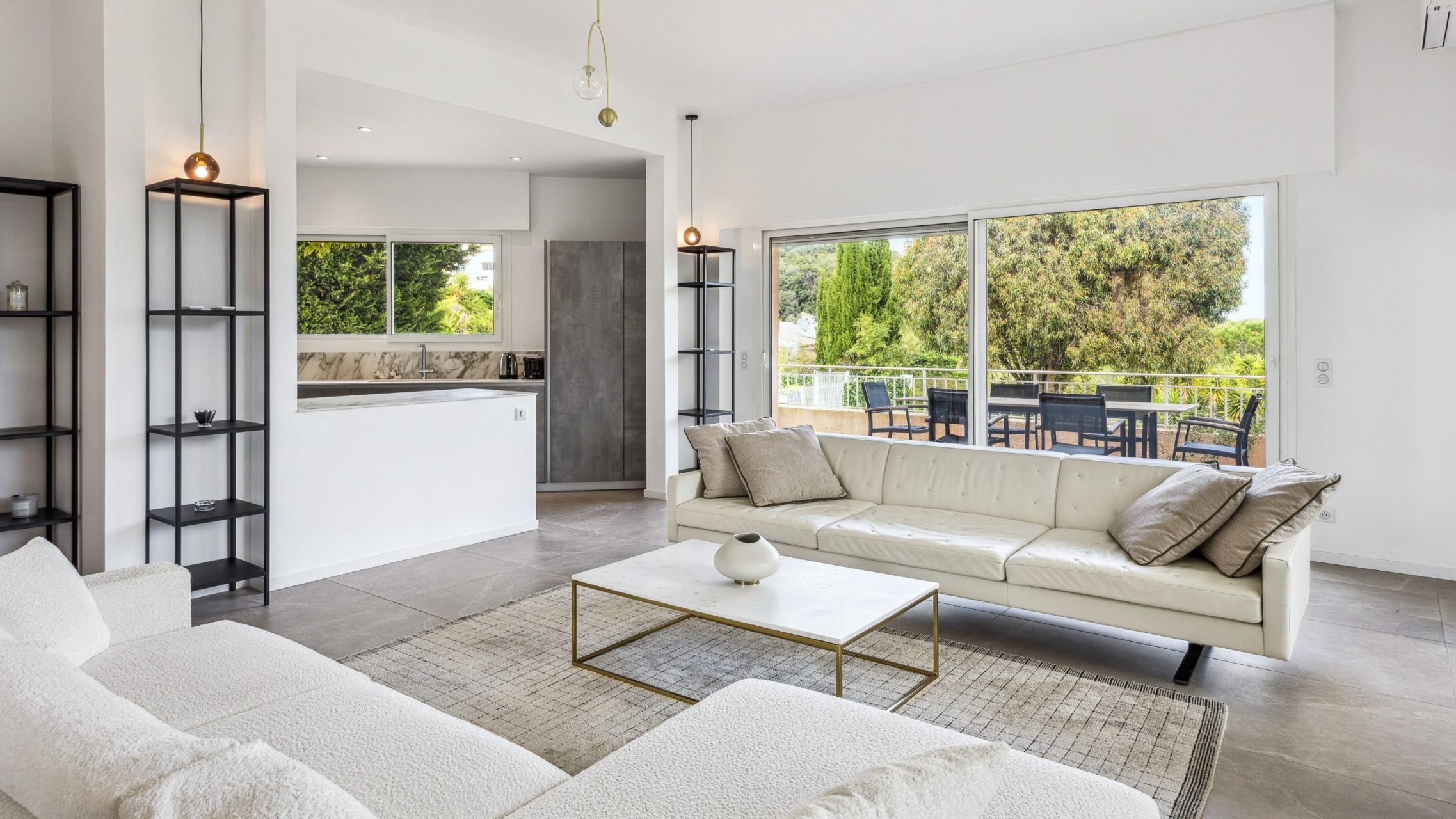 villa 10 Pièces en vente sur VALLAURIS (06220)