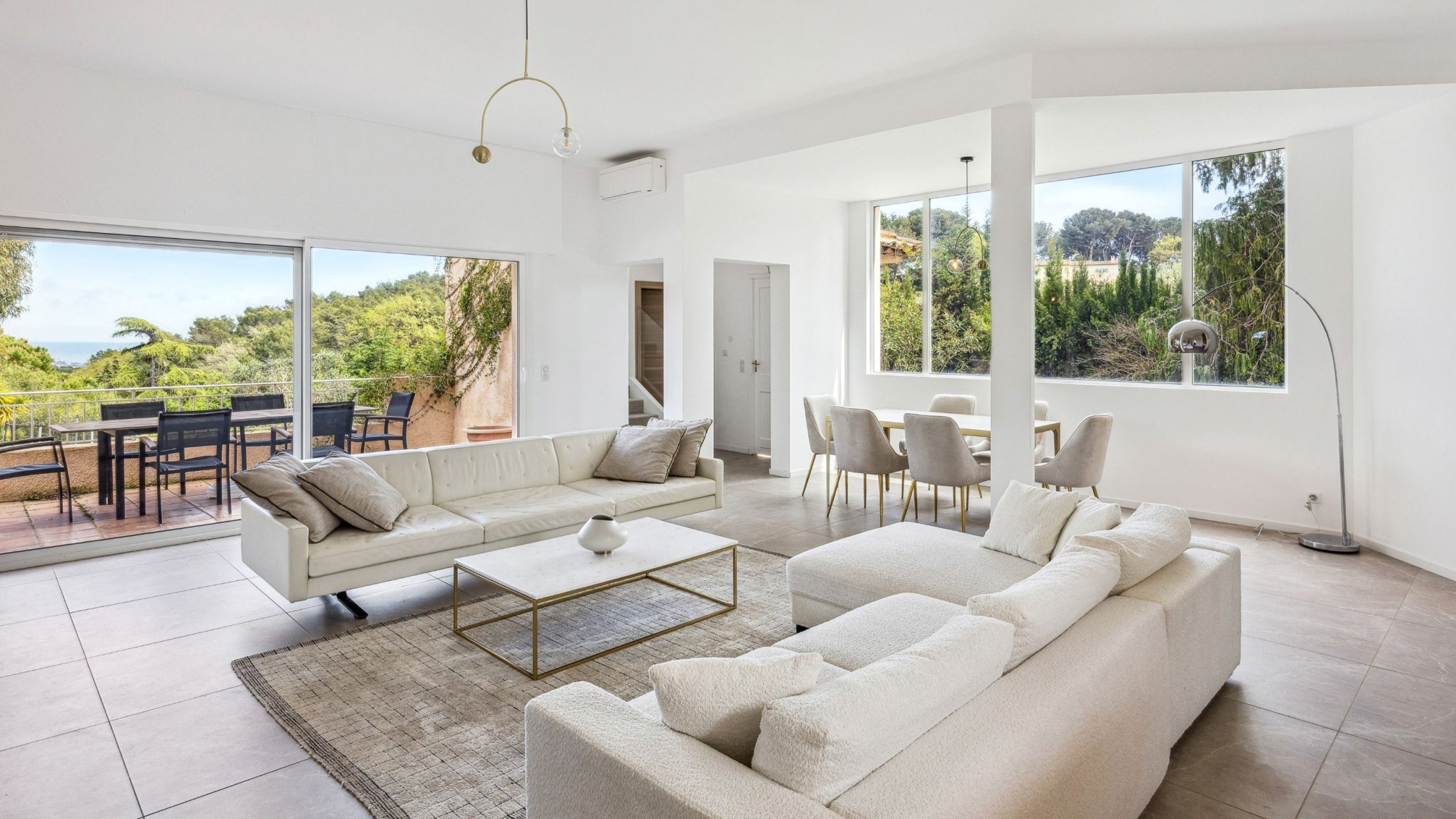 villa 10 Pièces en vente sur VALLAURIS (06220)