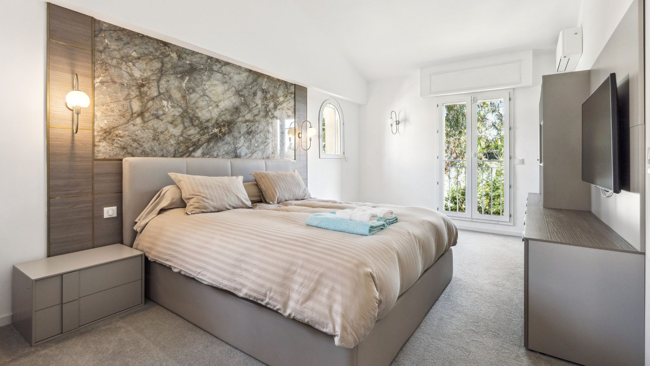 villa 10 Pièces en vente sur VALLAURIS (06220)