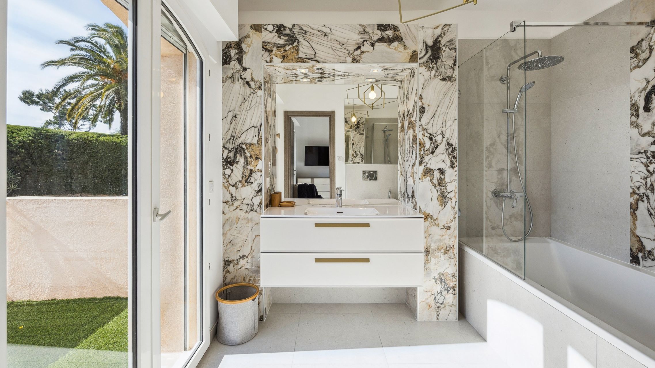 villa 10 Pièces en vente sur VALLAURIS (06220)