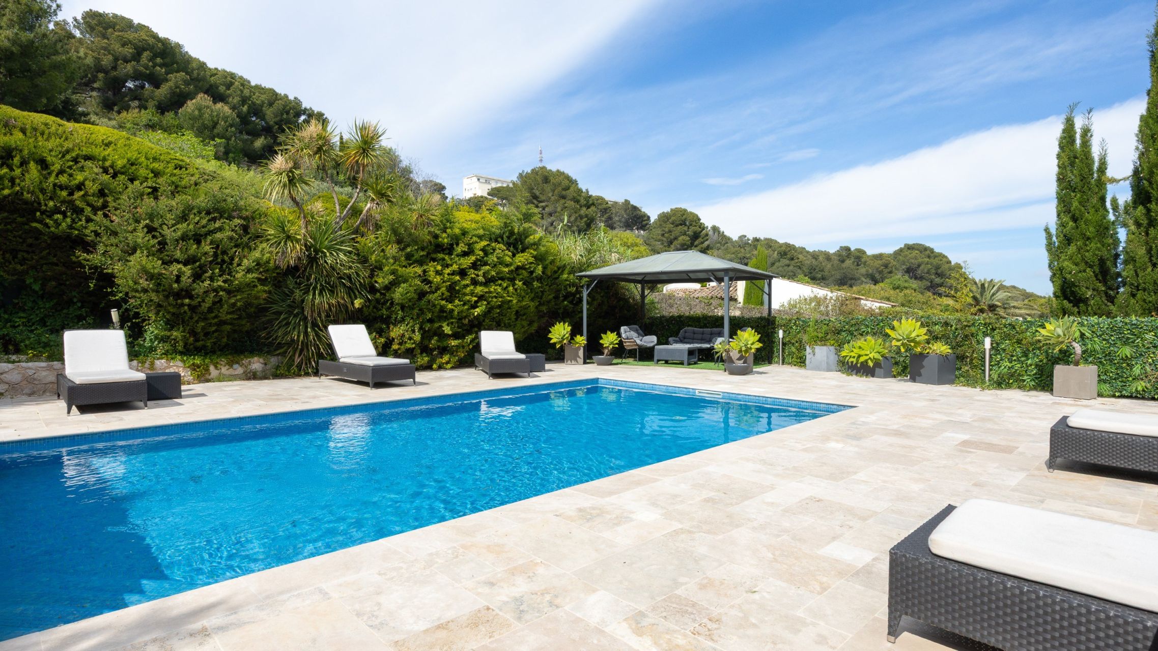 villa 10 Pièces en vente sur VALLAURIS (06220)