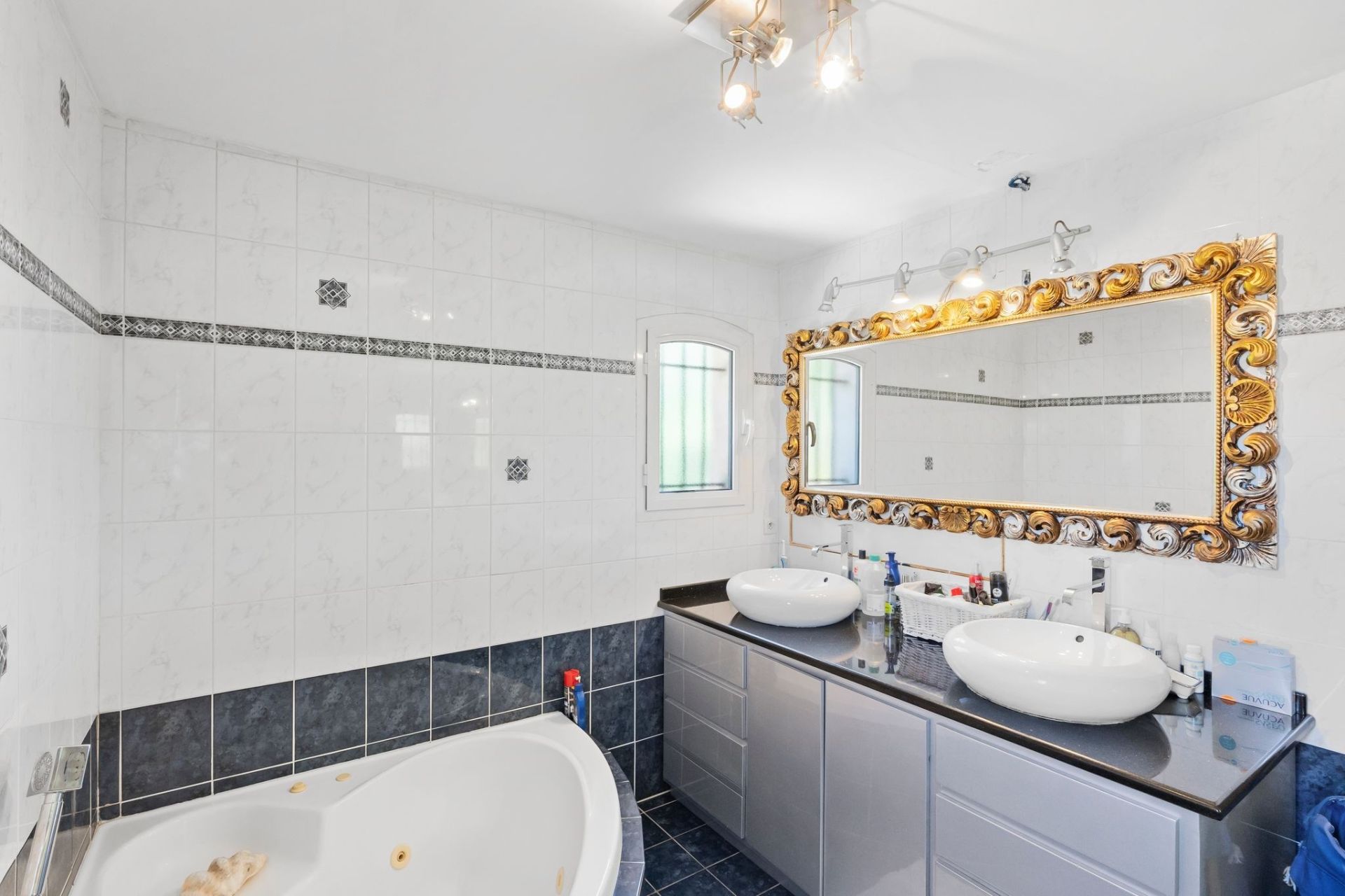 maison provençale 8 Pièces en vente sur MOUGINS (06250)