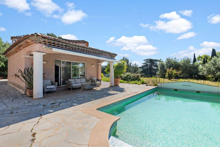 maison provençale 8 Pièces en vente sur MOUGINS (06250)