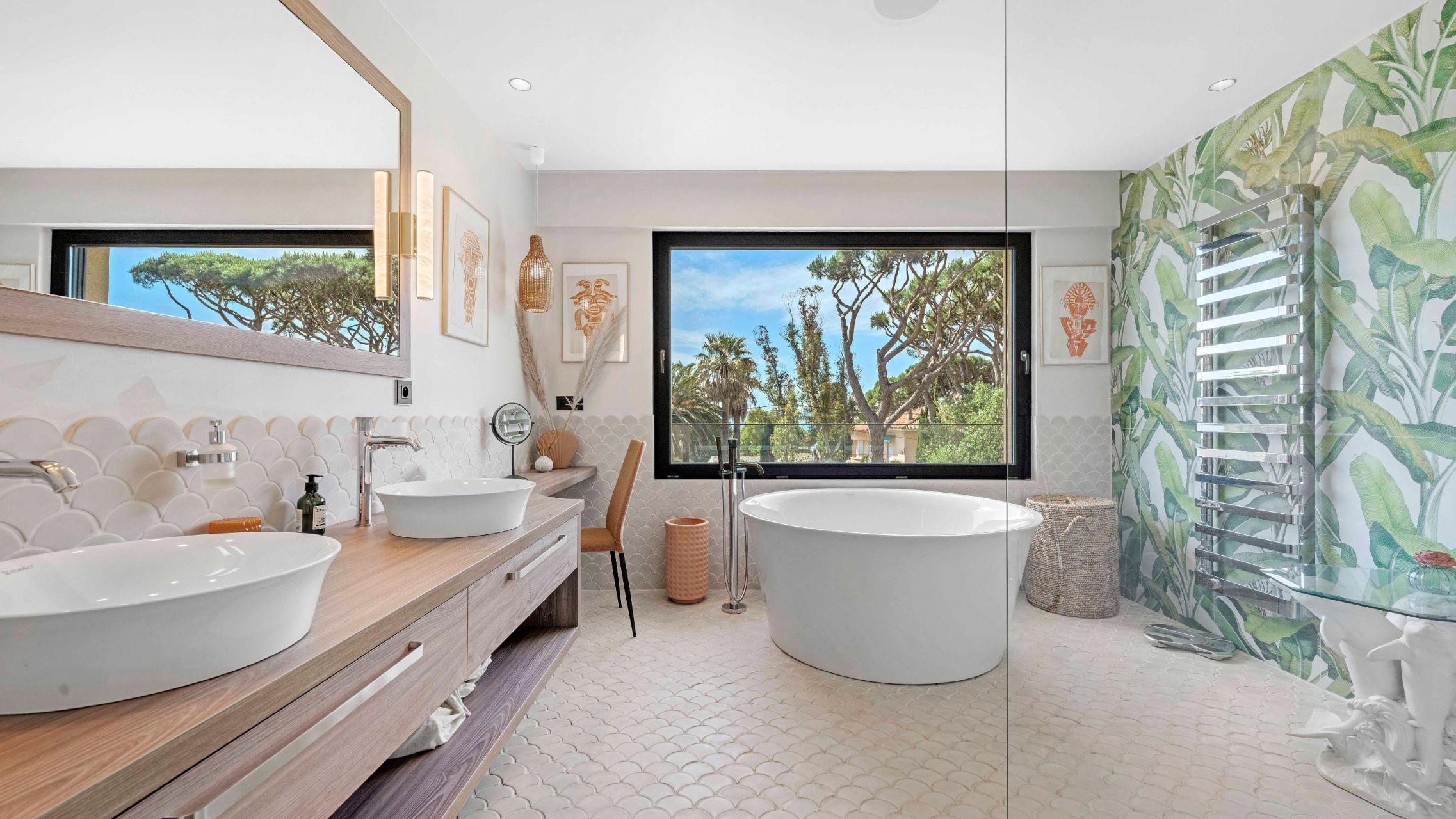 contemporary house 9 Rooms for sale on STE MAXIME (83120)