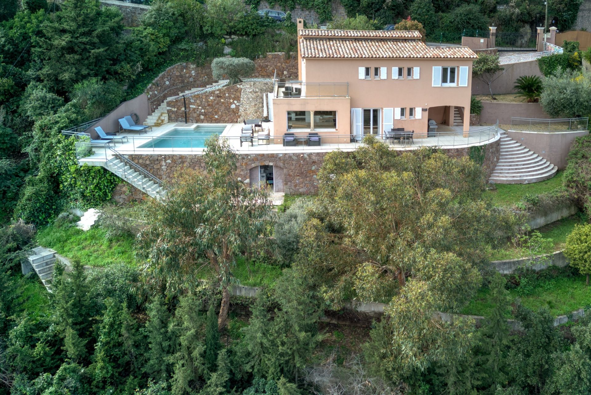 maison contemporaine 5 Pièces en vente sur THEOULE SUR MER (06590)