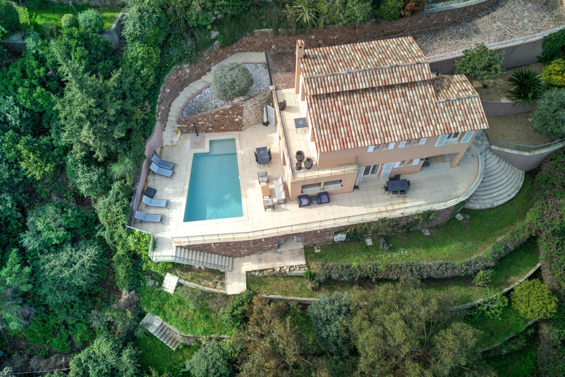 maison contemporaine 5 Pièces en vente sur THEOULE SUR MER (06590)