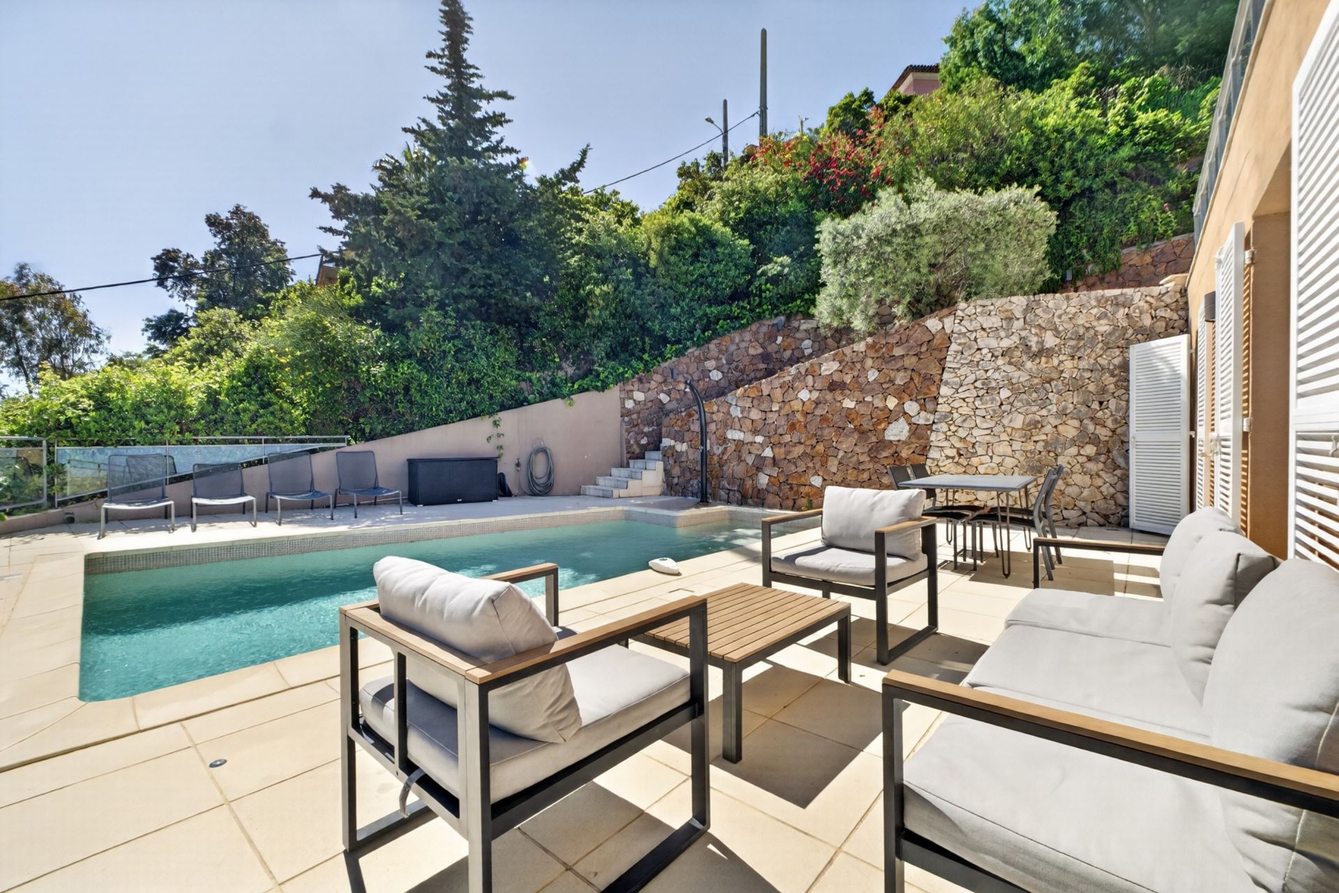 maison contemporaine 5 Pièces en vente sur THEOULE SUR MER (06590)