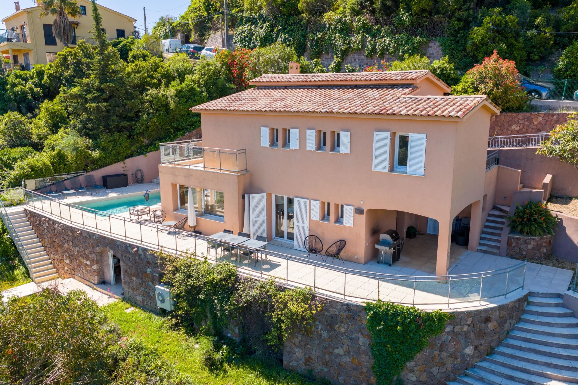 maison contemporaine 5 Pièces en vente sur THEOULE SUR MER (06590)