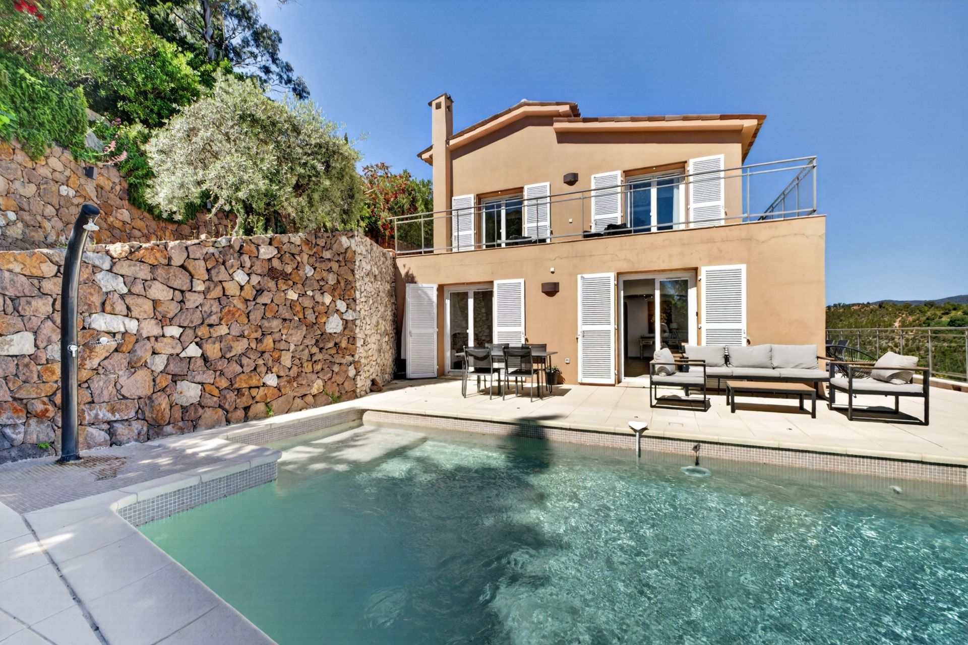maison contemporaine 5 Pièces en vente sur THEOULE SUR MER (06590)