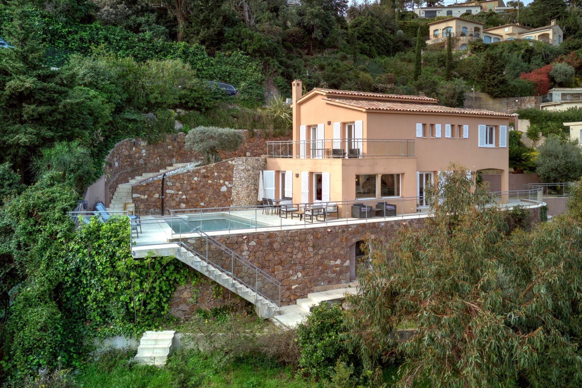 maison contemporaine 5 Pièces en vente sur THEOULE SUR MER (06590)