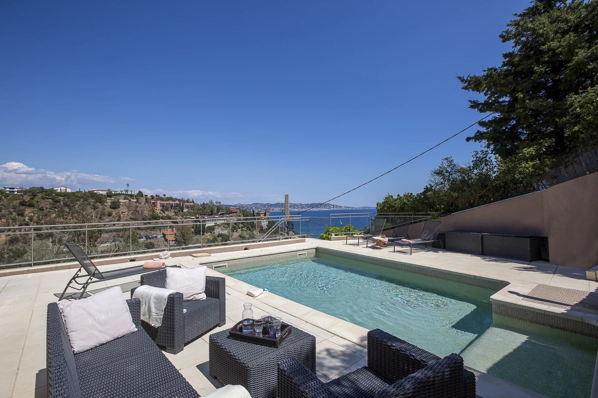 maison contemporaine 5 Pièces en vente sur THEOULE SUR MER (06590)