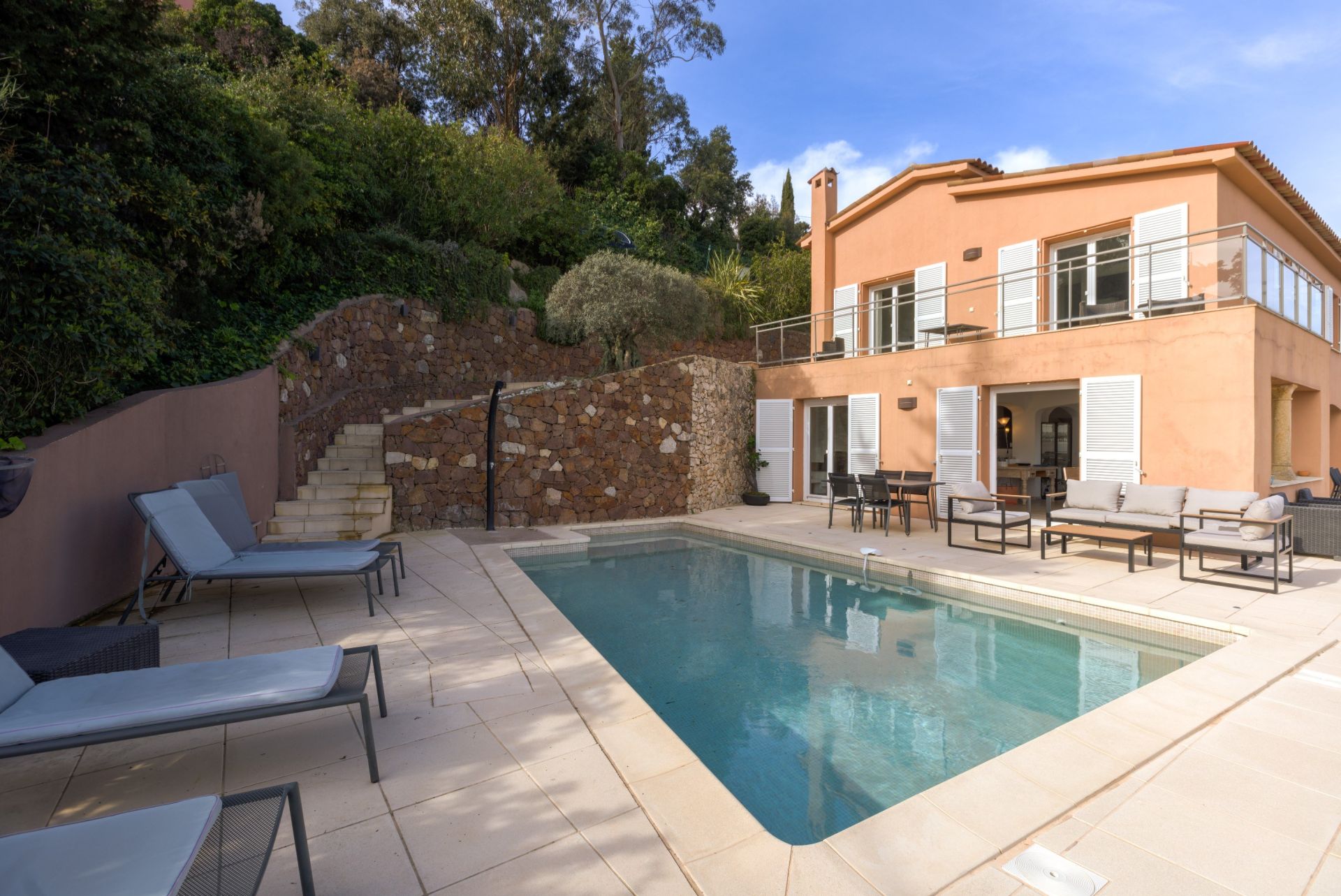 maison contemporaine 5 Pièces en vente sur THEOULE SUR MER (06590)