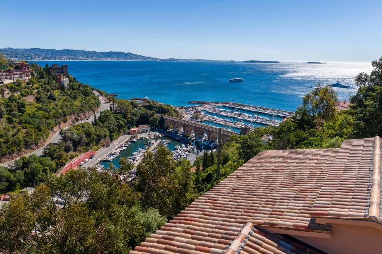 maison contemporaine 5 Pièces en vente sur THEOULE SUR MER (06590)