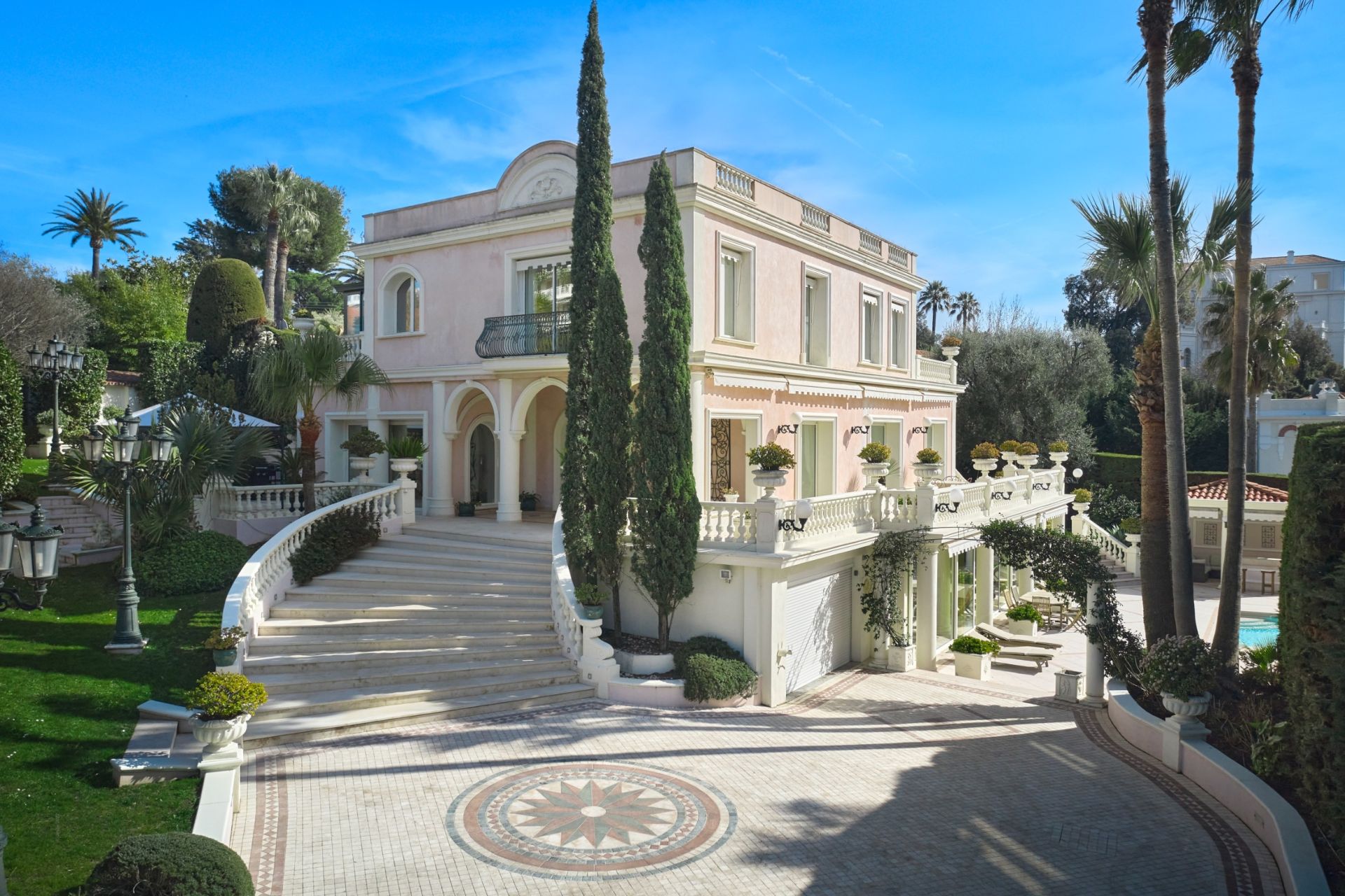 hôtel particulier 9 Pièces en vente sur CAP D ANTIBES (06160)