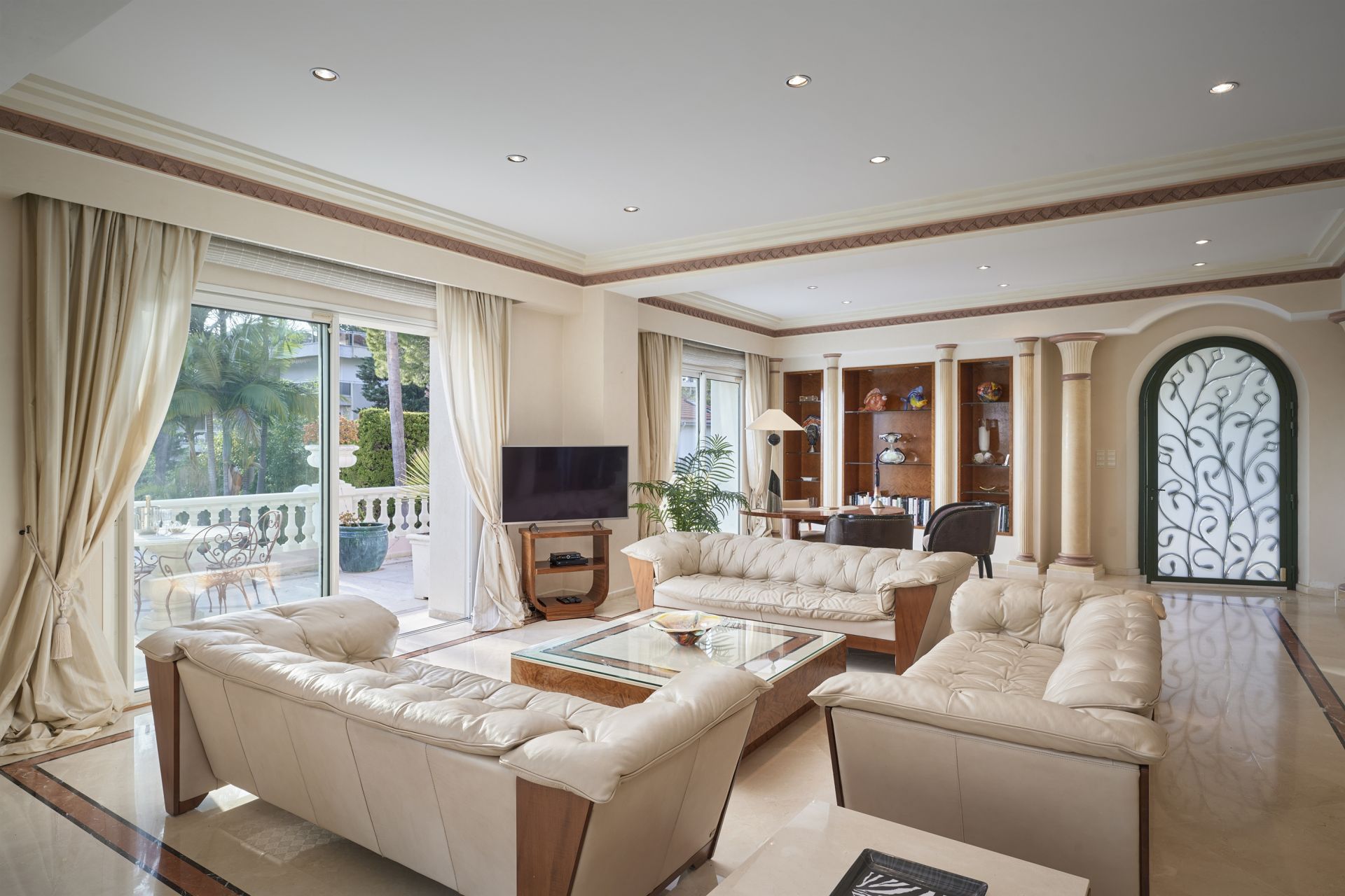 hôtel particulier 9 Pièces en vente sur CAP D ANTIBES (06160)