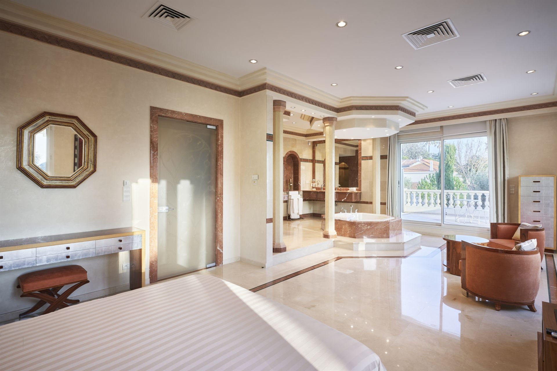 hôtel particulier 9 Pièces en vente sur CAP D ANTIBES (06160)