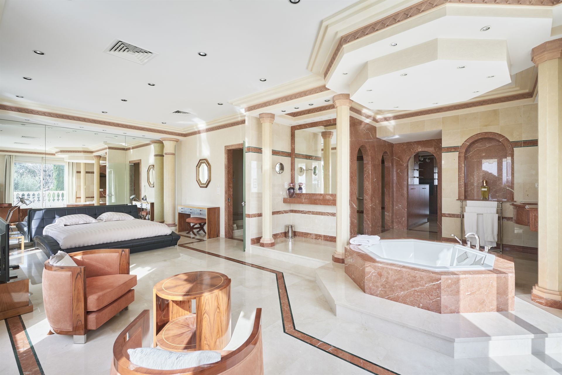 hôtel particulier 9 Pièces en vente sur CAP D ANTIBES (06160)