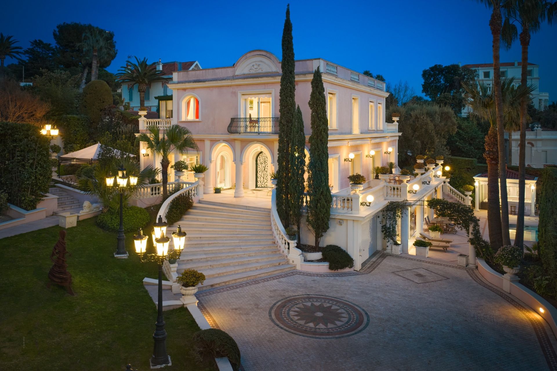 hôtel particulier 9 Pièces en vente sur CAP D ANTIBES (06160)