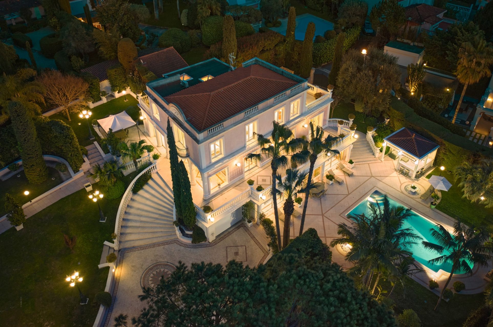 hôtel particulier 9 Pièces en vente sur CAP D ANTIBES (06160)