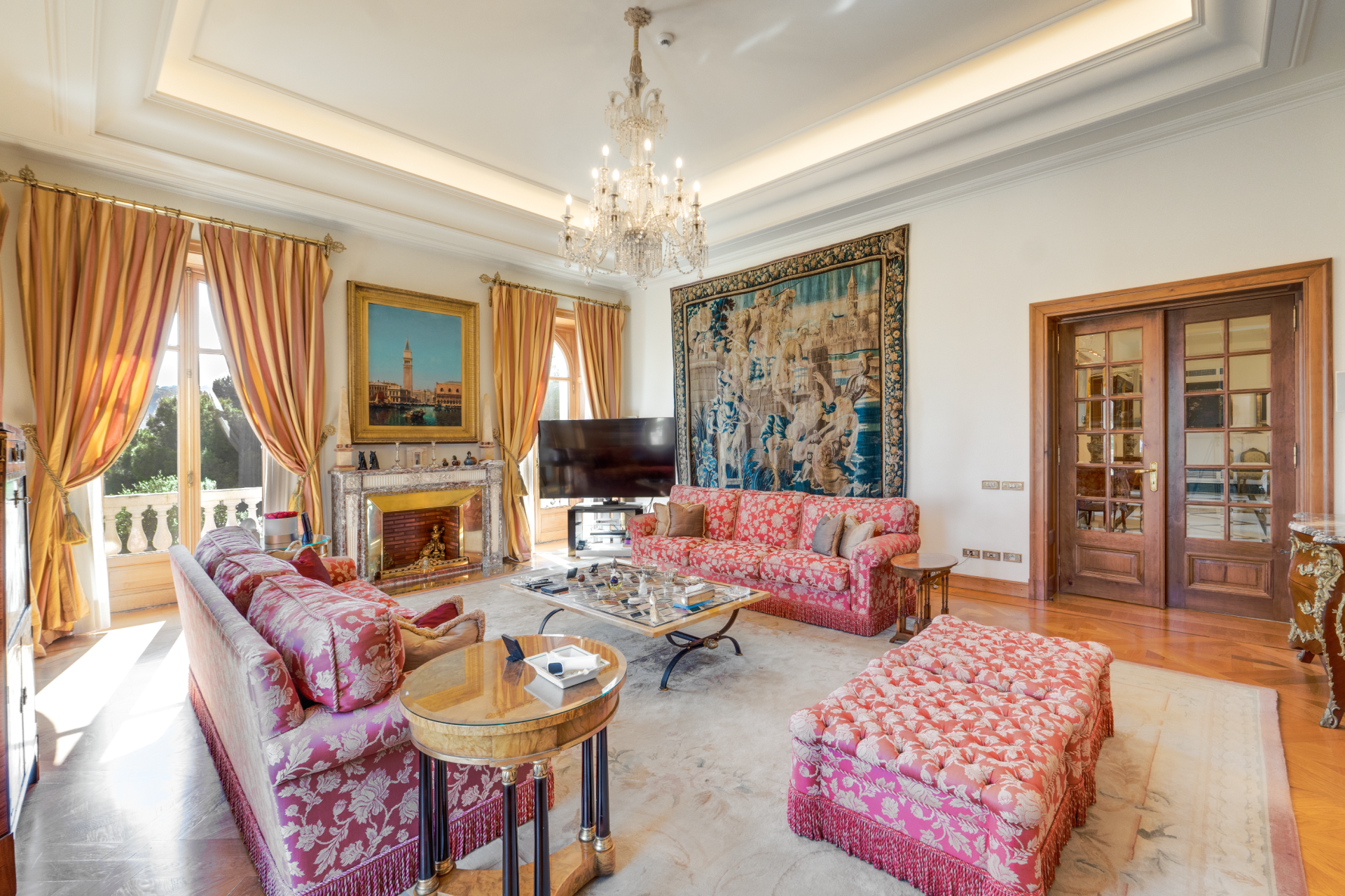 maison de maître 18 Pièces en vente sur VILLEFRANCHE SUR MER (06230)