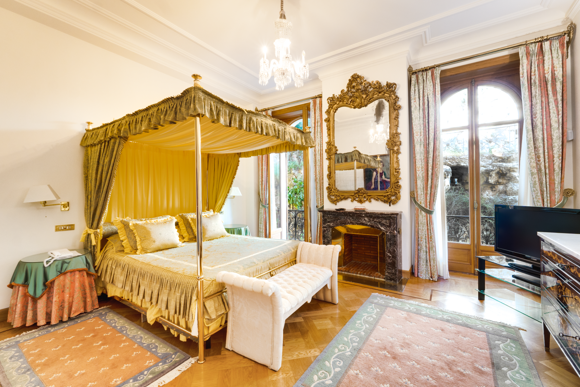 maison de maître 18 Pièces en vente sur VILLEFRANCHE SUR MER (06230)