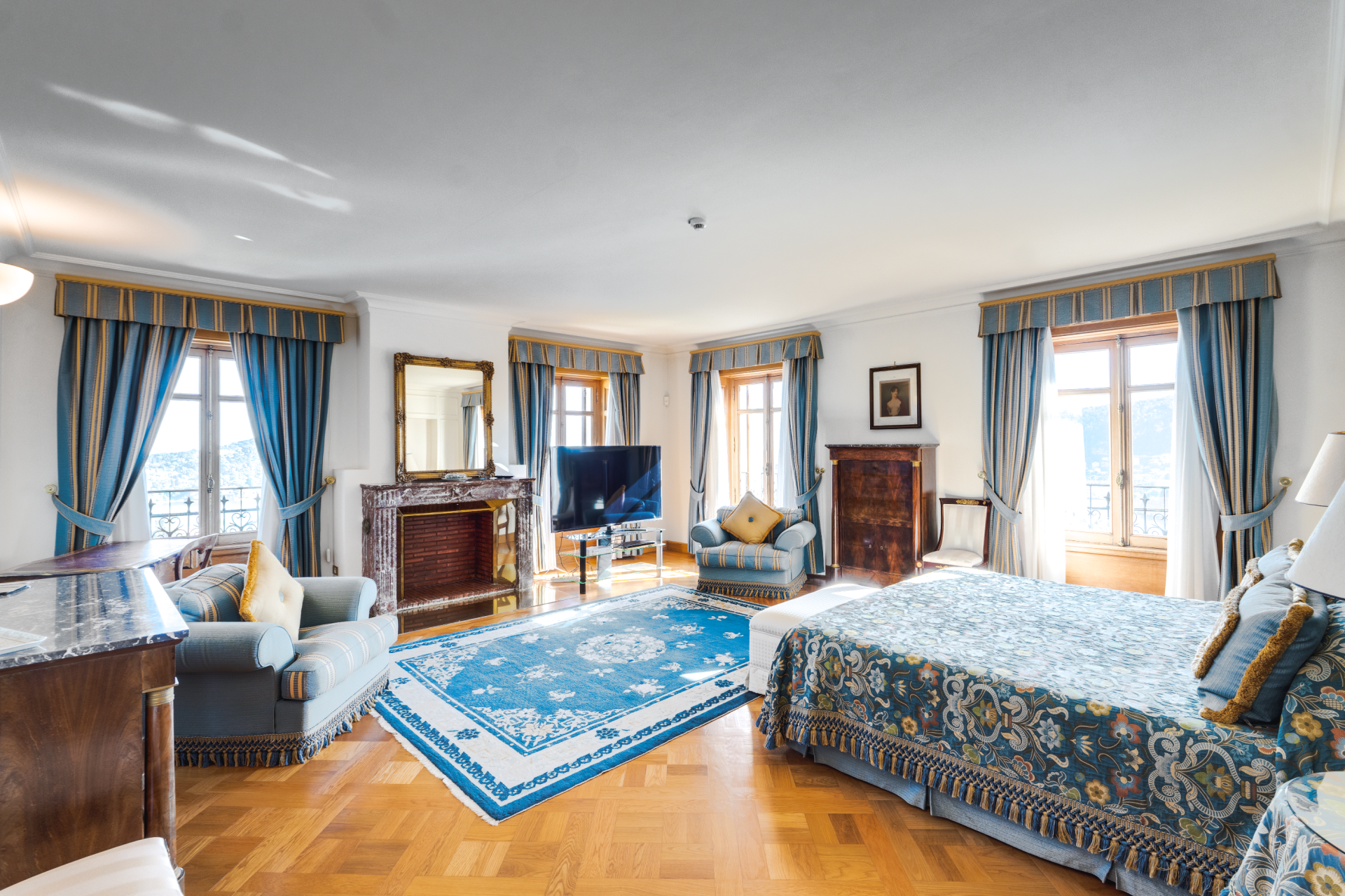 maison de maître 18 Pièces en vente sur VILLEFRANCHE SUR MER (06230)