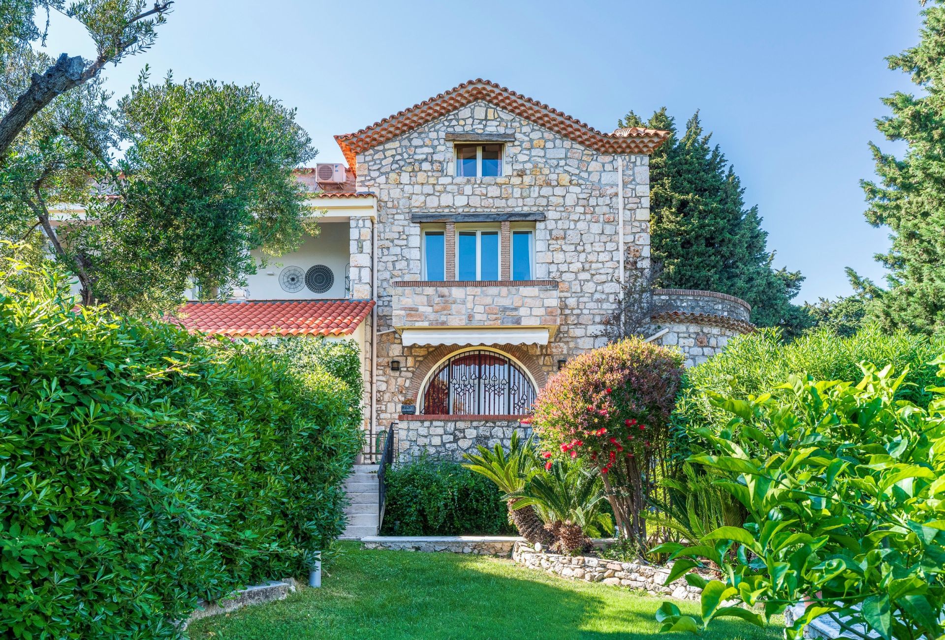 duplex 3 Rooms for sale on ROQUEBRUNE CAP MARTIN (06190)