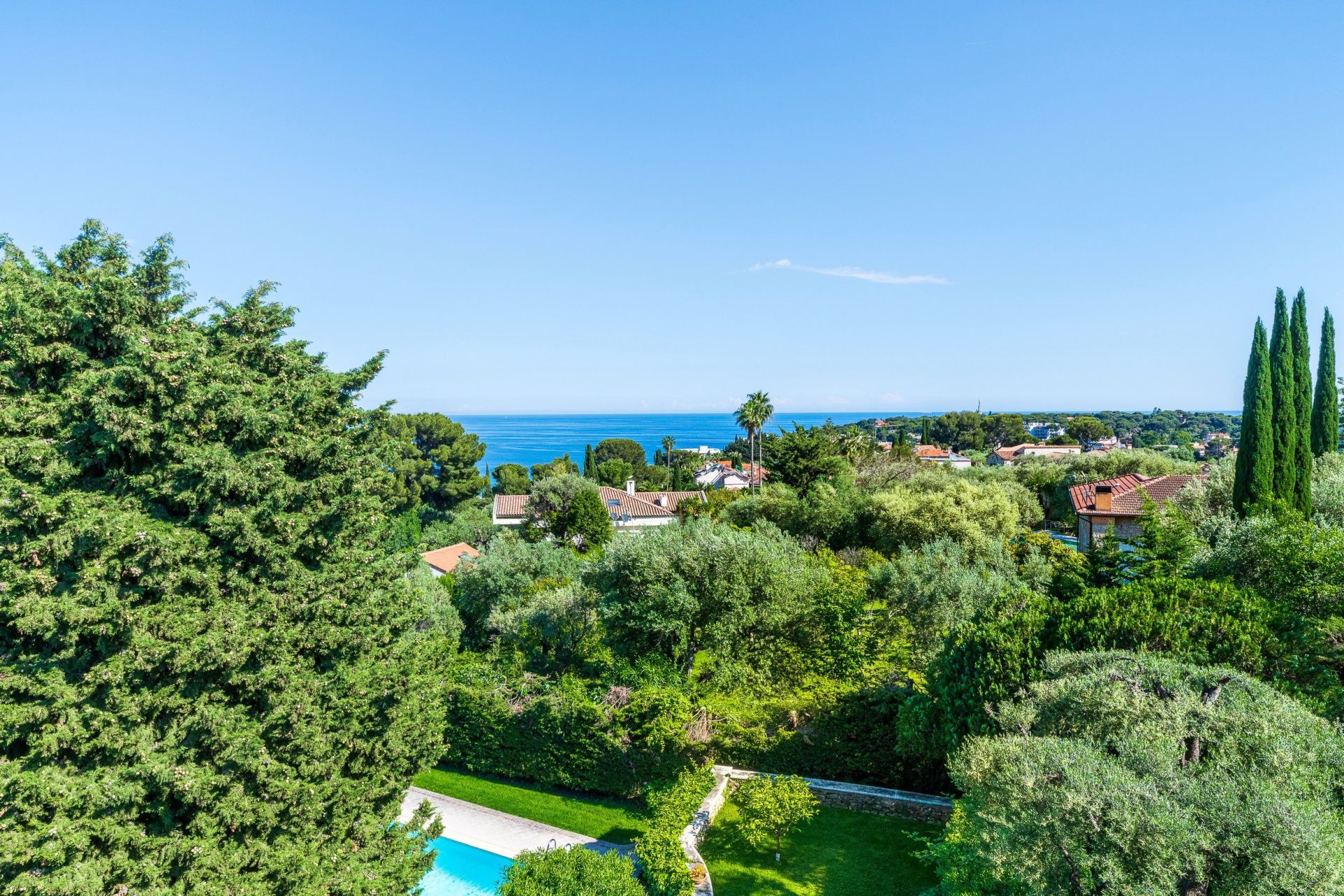 duplex 3 Rooms for sale on ROQUEBRUNE CAP MARTIN (06190)