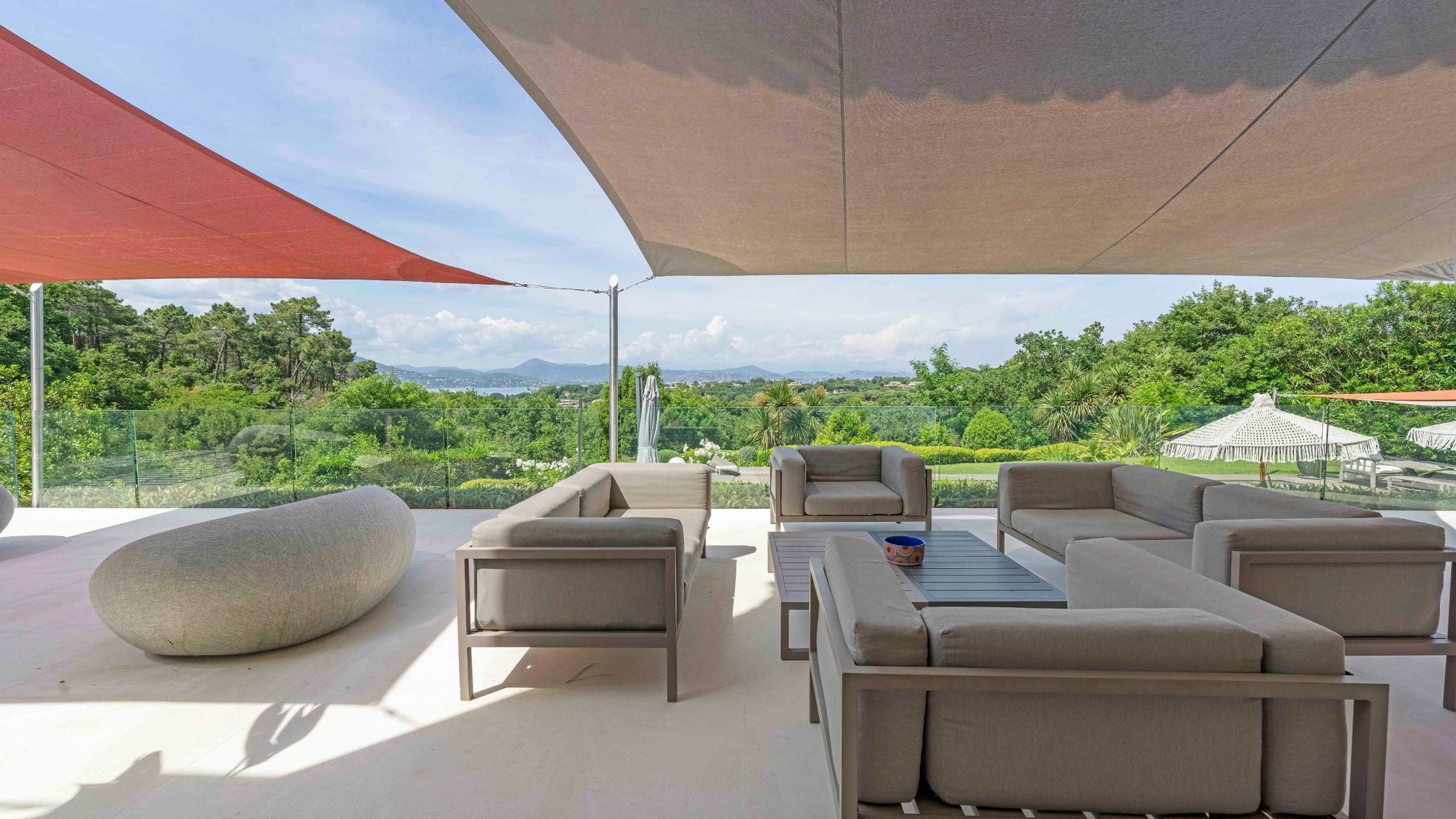 villa 12 Rooms for sale on RAMATUELLE (83350)