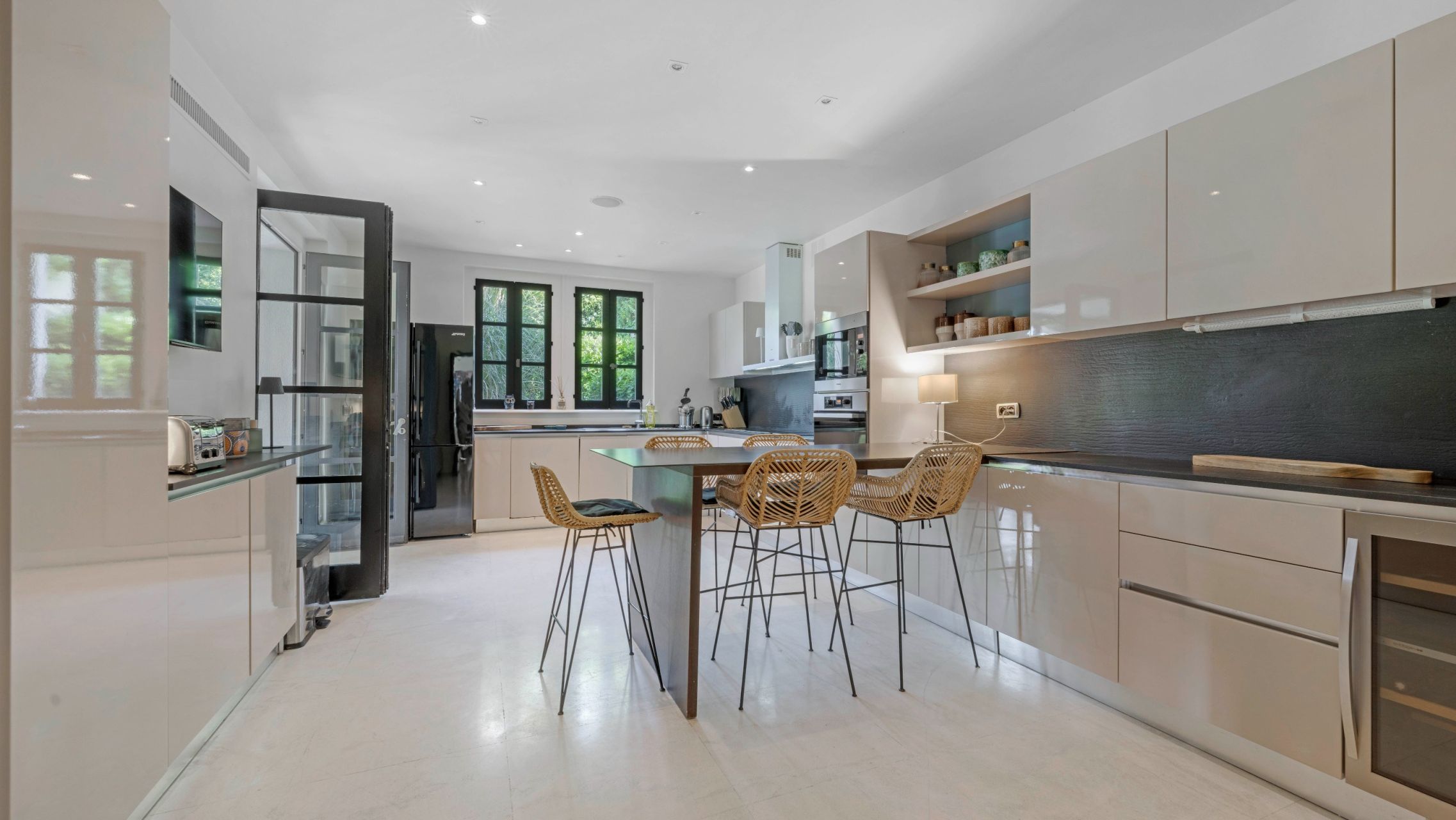 villa 12 Rooms for sale on RAMATUELLE (83350)