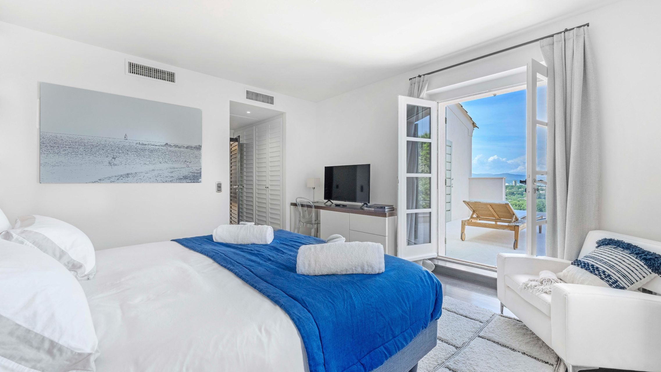 villa 12 Rooms for sale on RAMATUELLE (83350)
