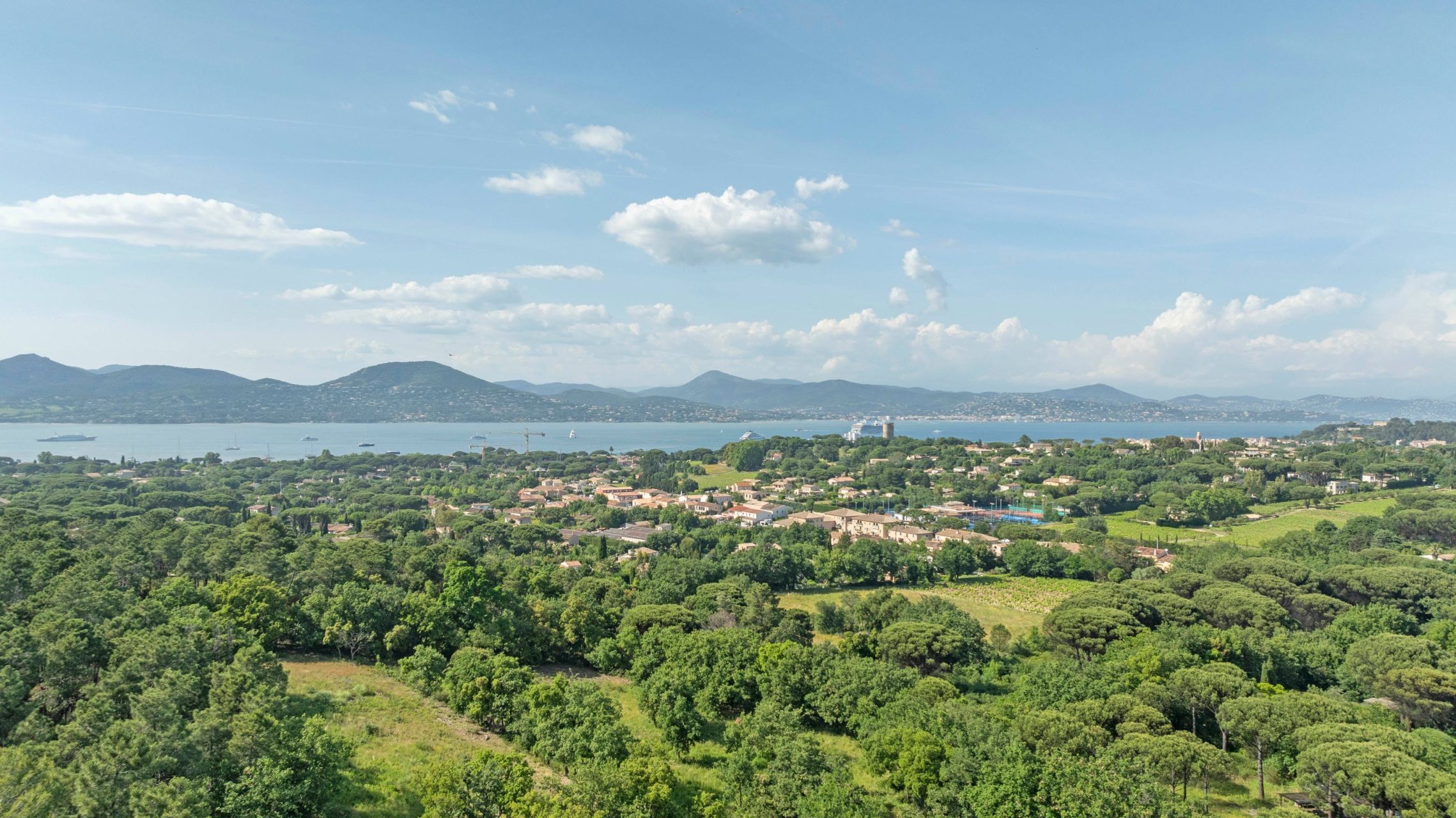 villa 12 Rooms for sale on RAMATUELLE (83350)