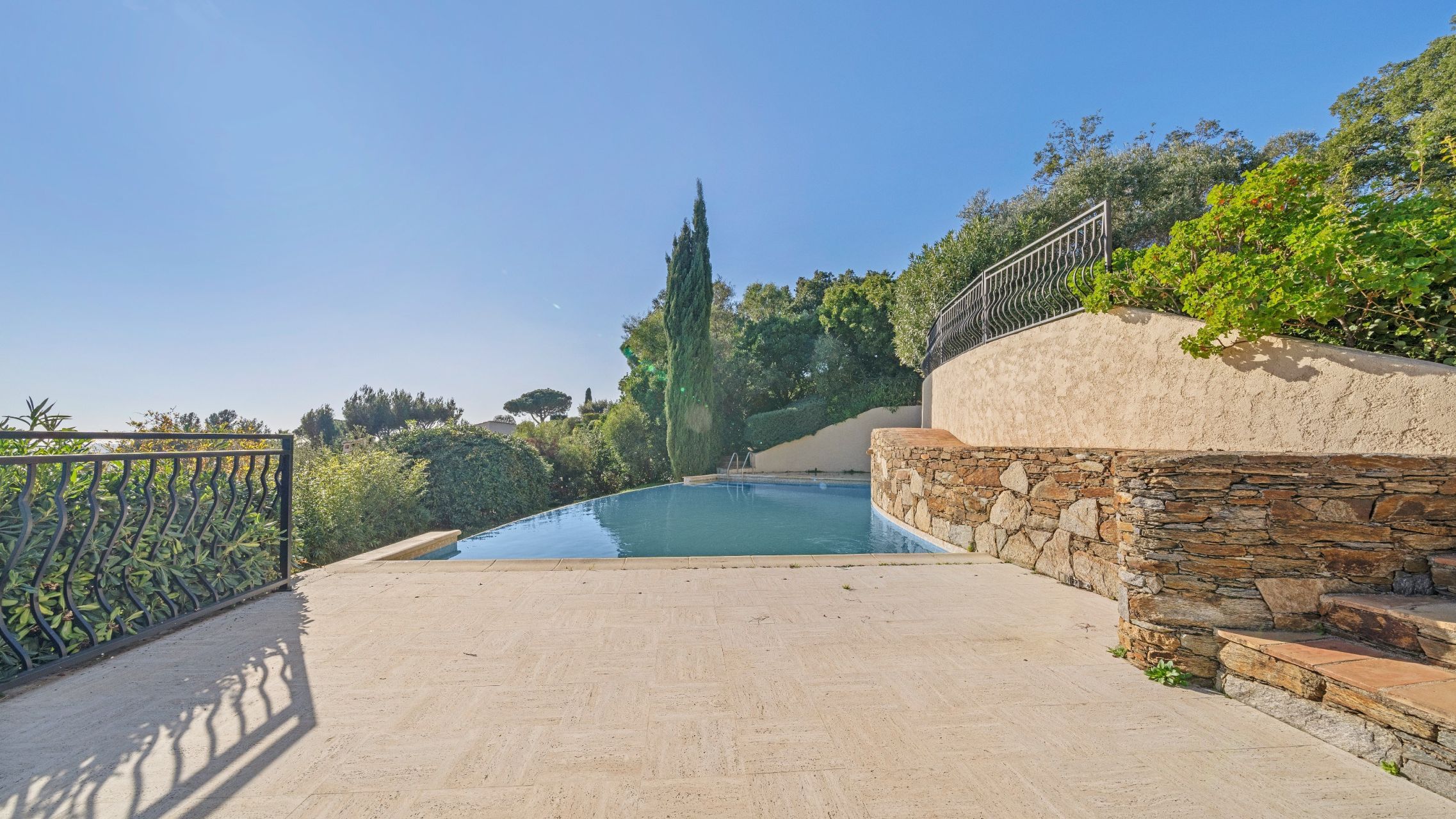 provencal house 5 Rooms for sale on STE MAXIME (83120)