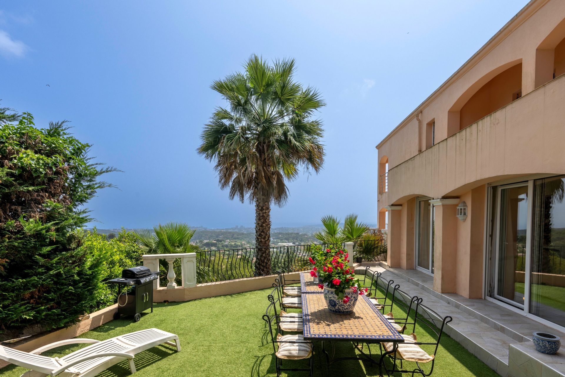 villa 13 Pièces en vente sur VALLAURIS (06220)