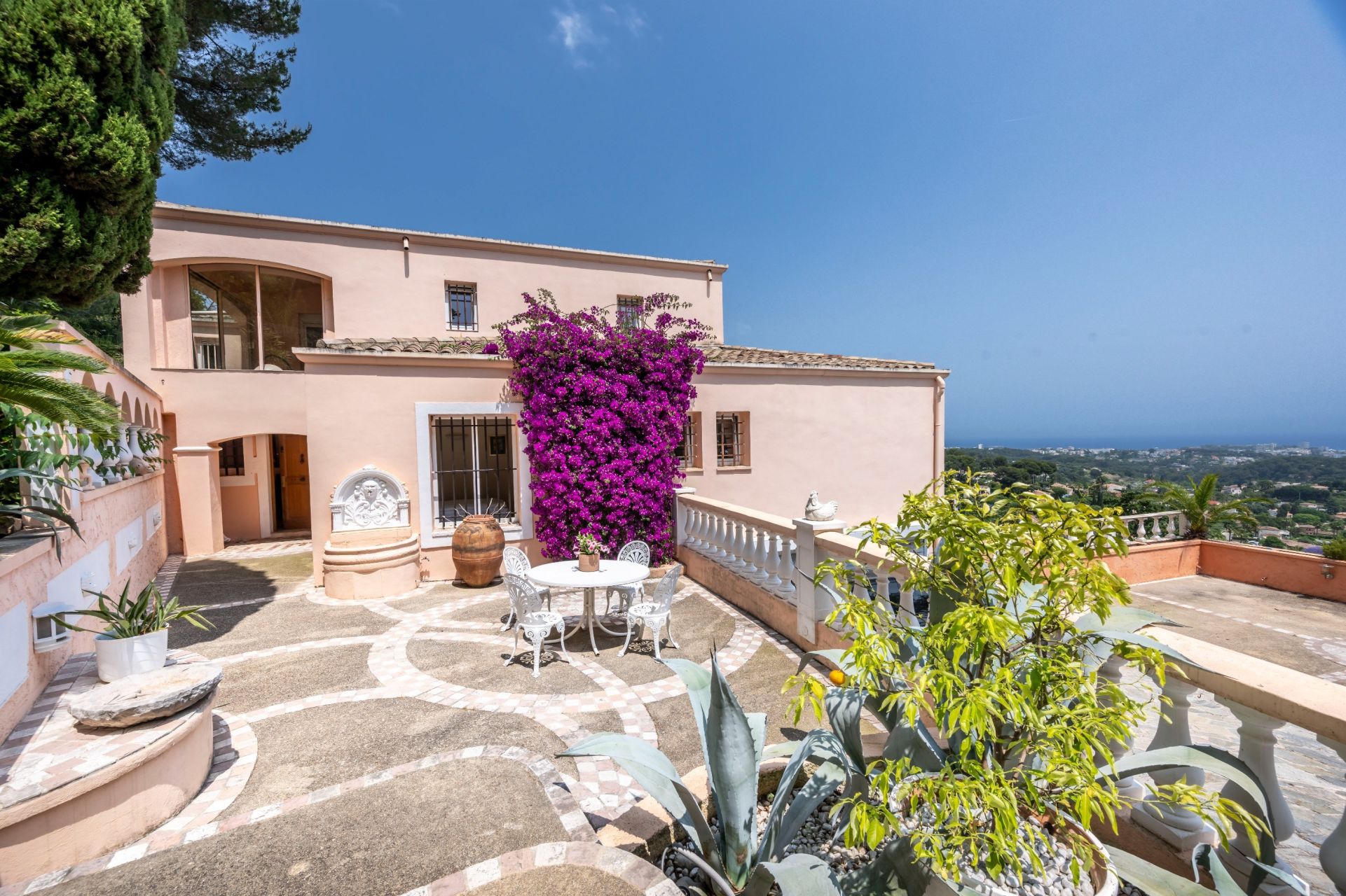 villa 13 Pièces en vente sur VALLAURIS (06220)