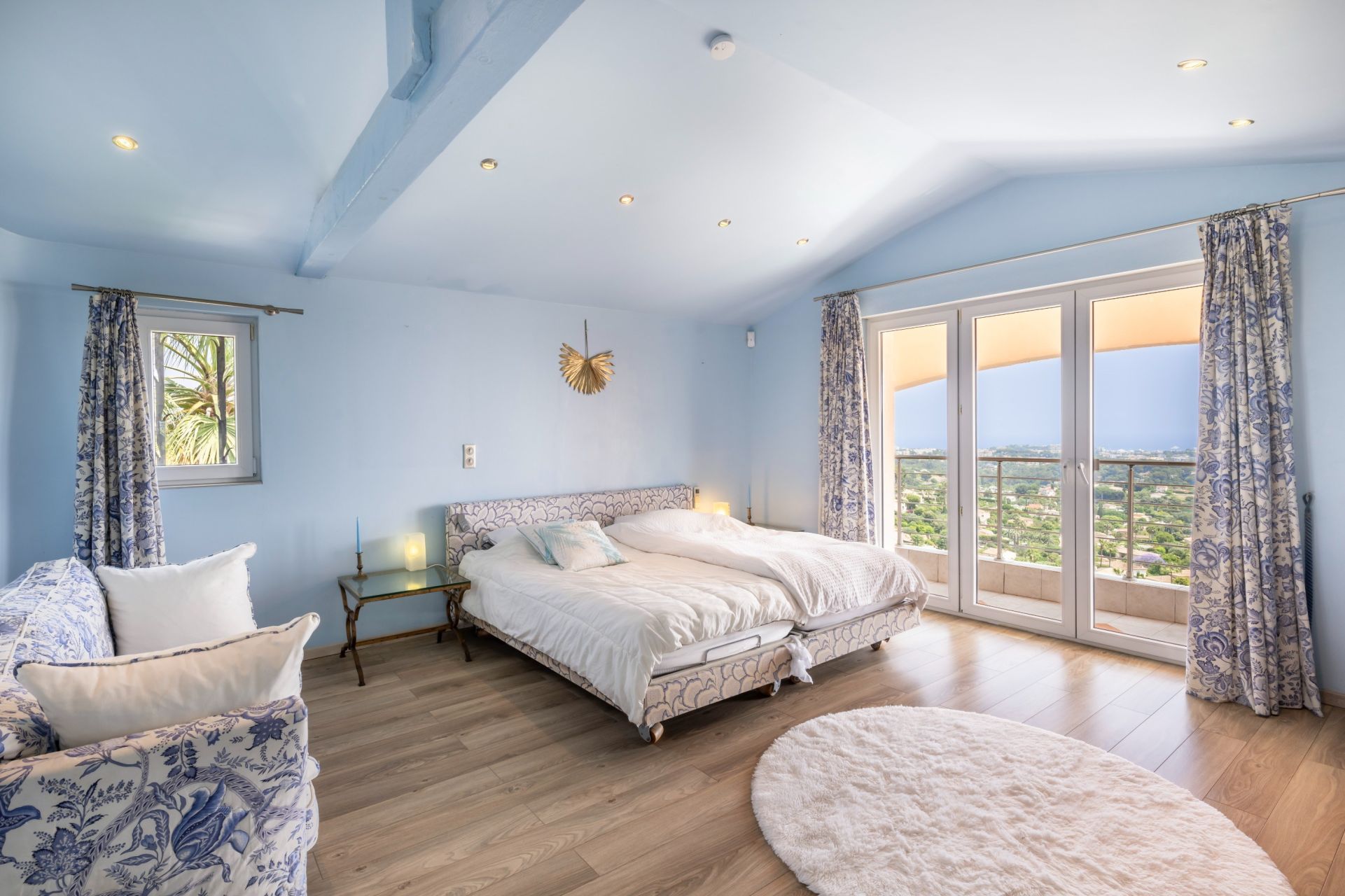 villa 13 Pièces en vente sur VALLAURIS (06220)