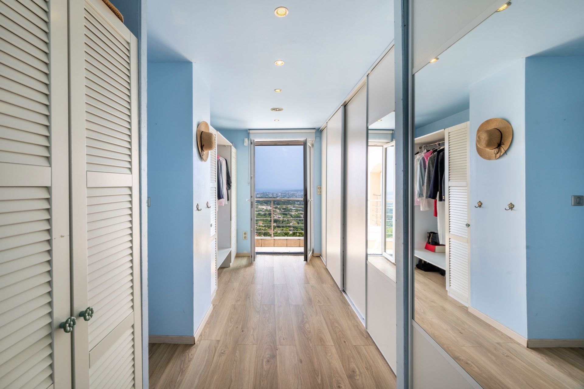 villa 13 Pièces en vente sur VALLAURIS (06220)